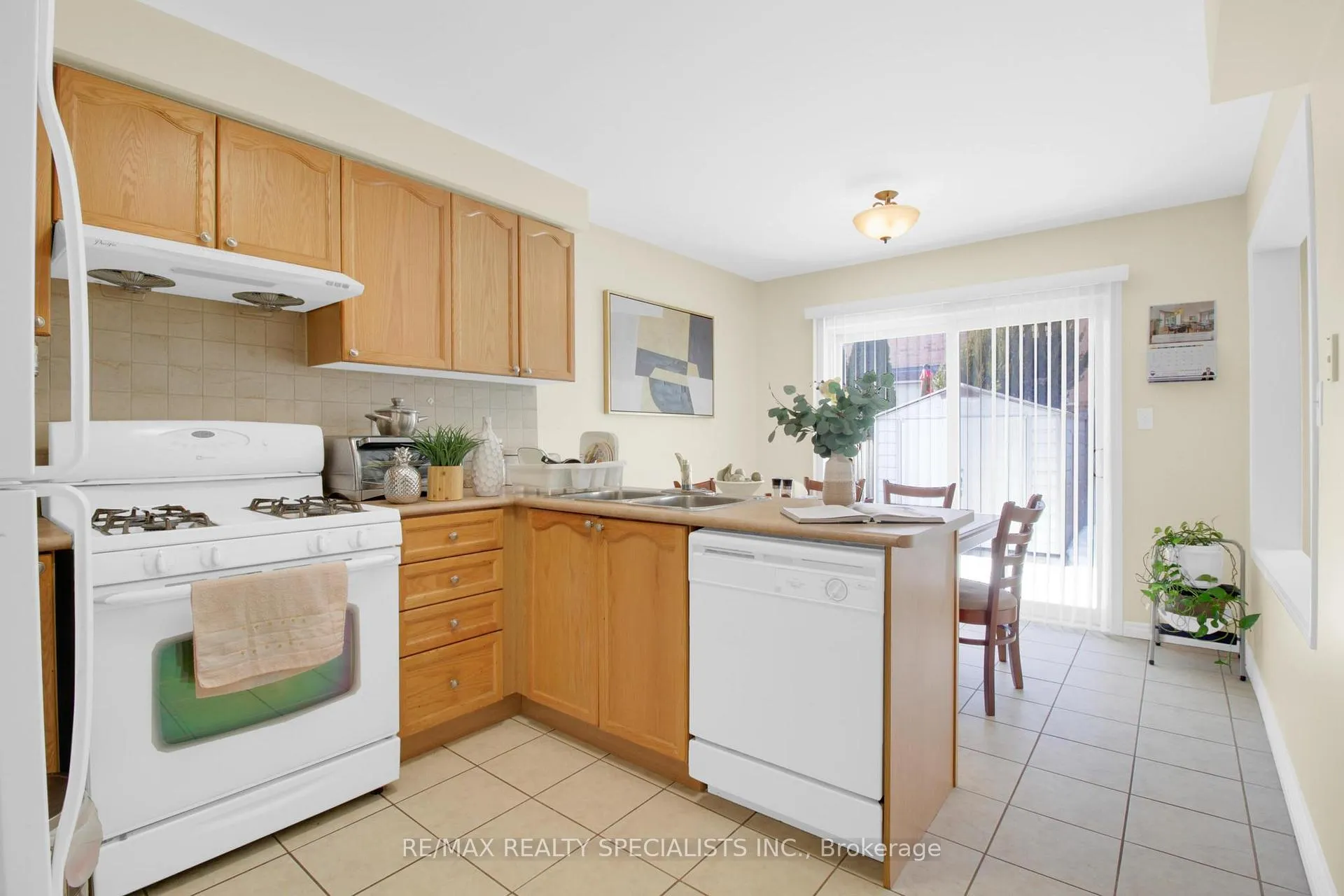 Photo 15 of 2386 Baintree Crescent, Oakville, Westmount — HOMEH