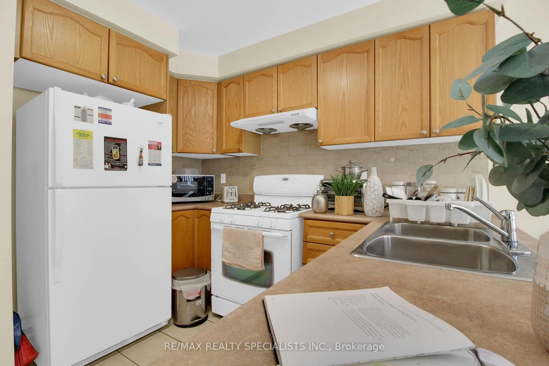 Photo 17 of 2386 Baintree Crescent, Oakville, Westmount — HOMEH