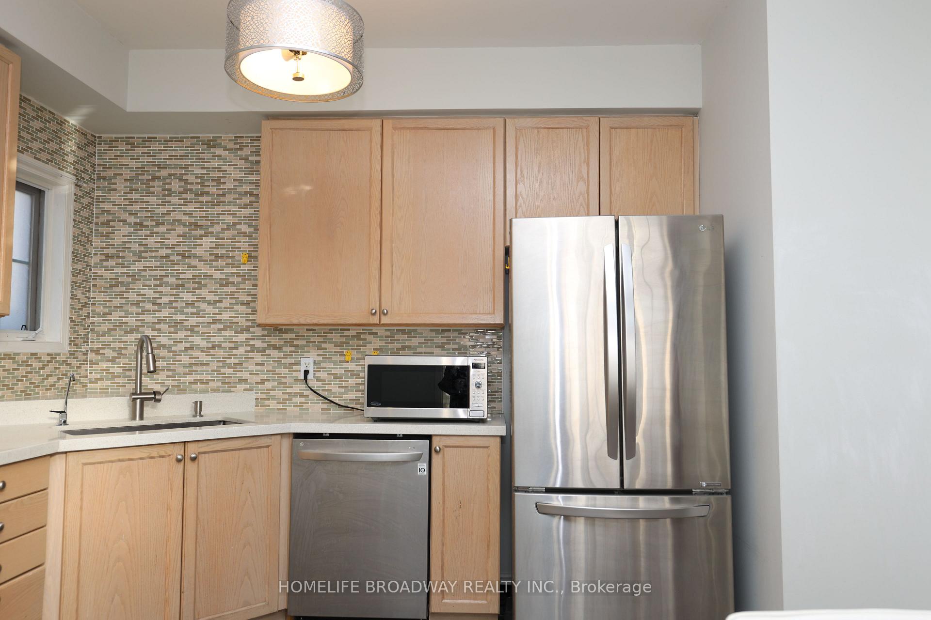 Photo 4 of 2 Catherina Street, Markham, Berczy — HOMEH