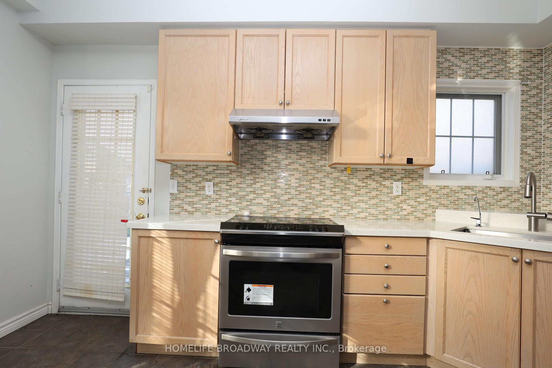 Photo 5 of 2 Catherina Street, Markham, Berczy — HOMEH
