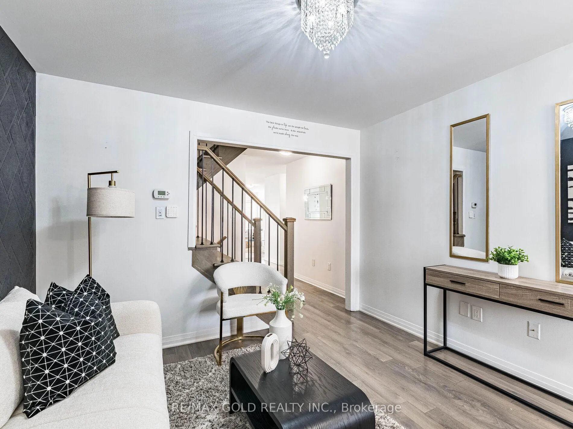 Photo 7 of 19 Lothbury Drive, Brampton, Northwest Brampton — HOMEH