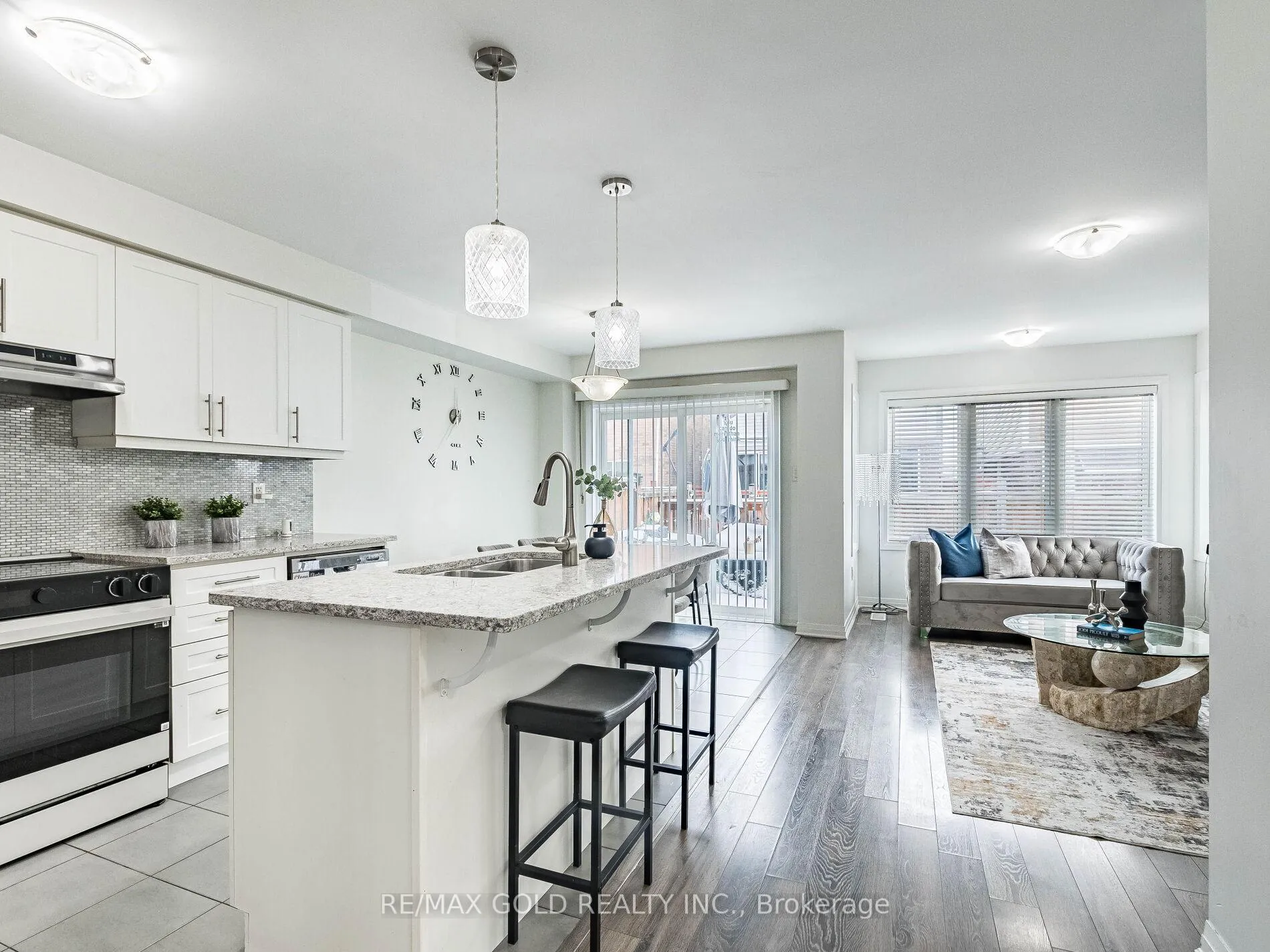 Photo 10 of 19 Lothbury Drive, Brampton, Northwest Brampton — HOMEH