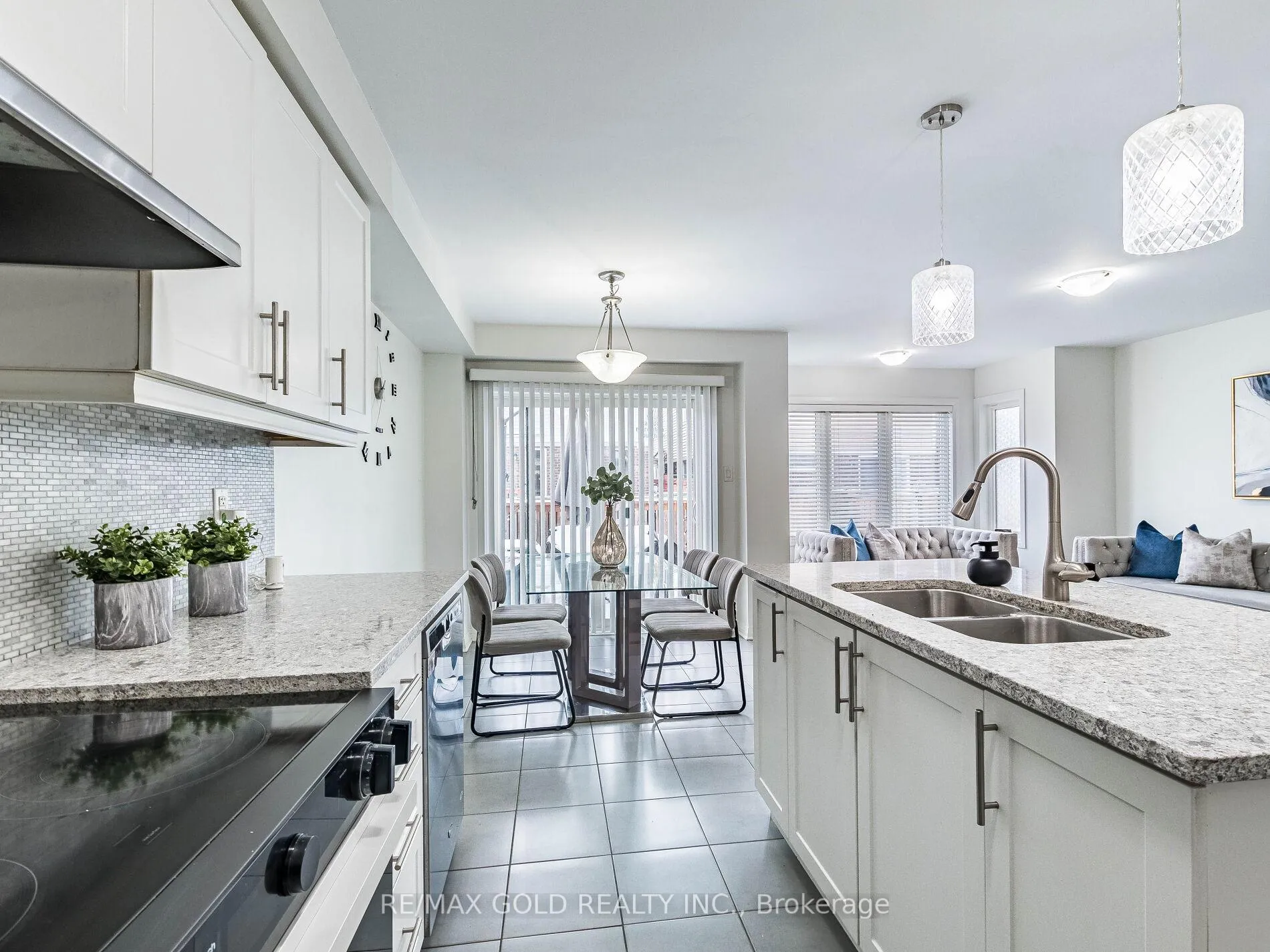 Photo 12 of 19 Lothbury Drive, Brampton, Northwest Brampton — HOMEH
