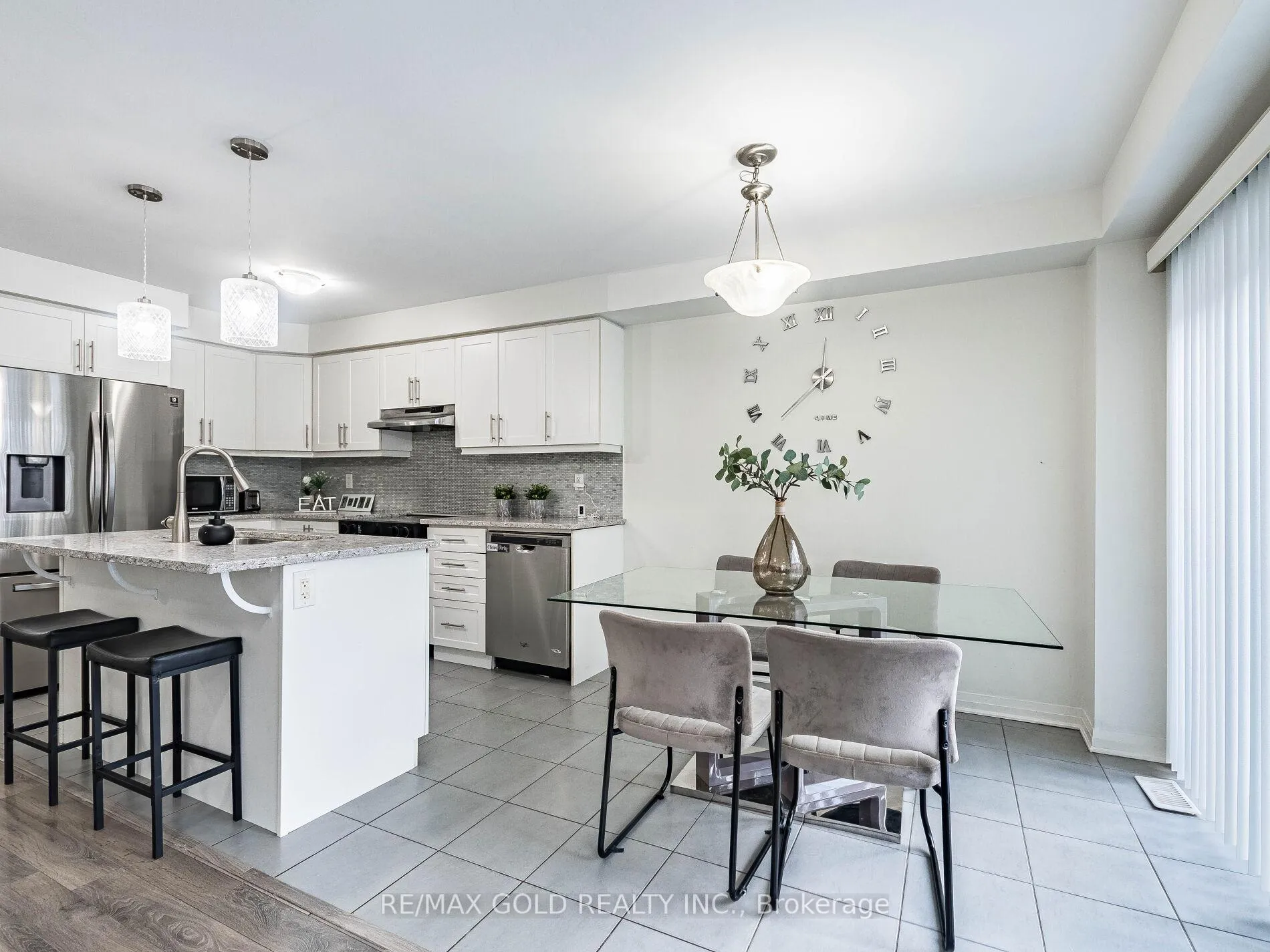 Photo 13 of 19 Lothbury Drive, Brampton, Northwest Brampton — HOMEH