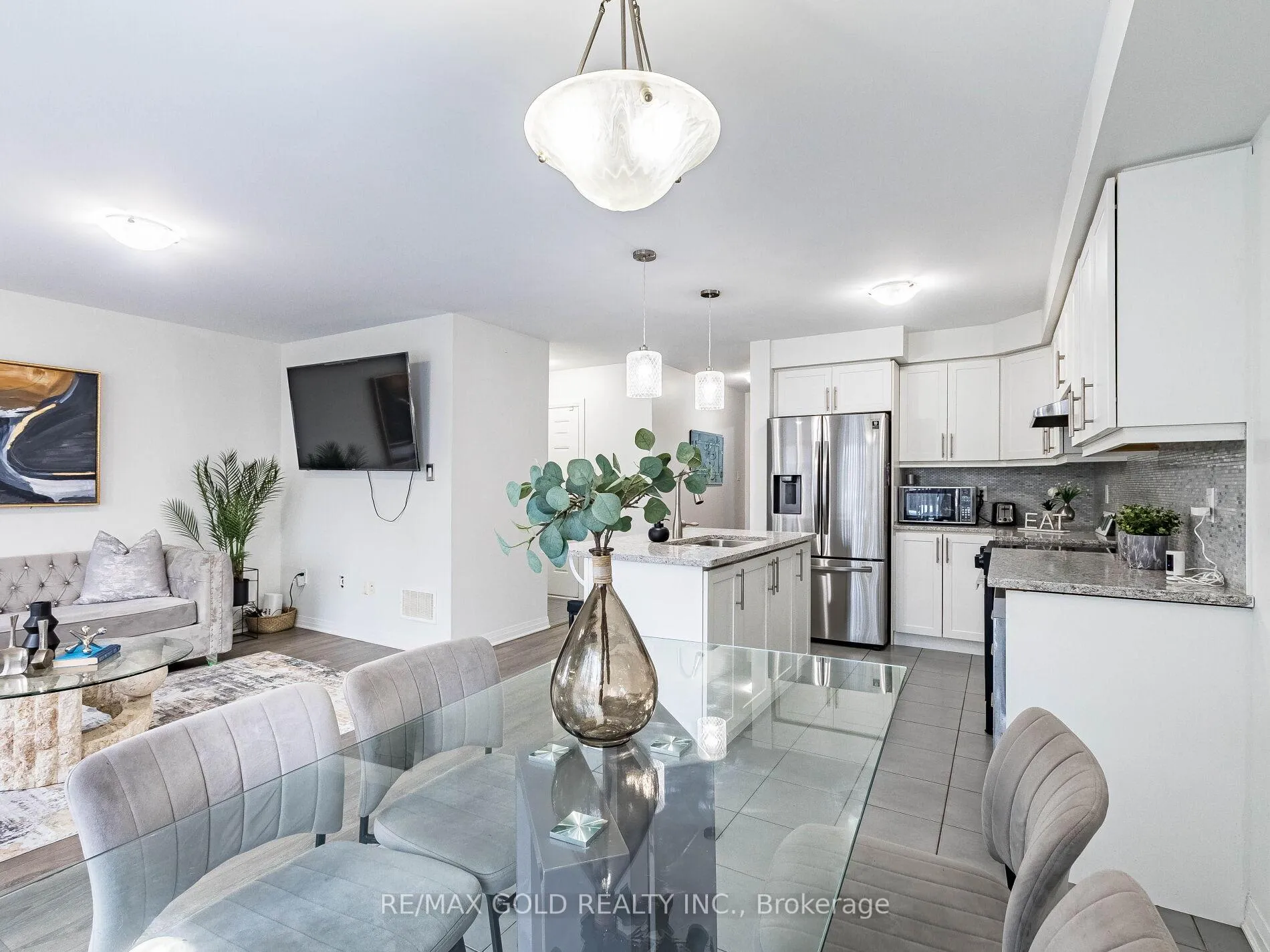 Photo 15 of 19 Lothbury Drive, Brampton, Northwest Brampton — HOMEH