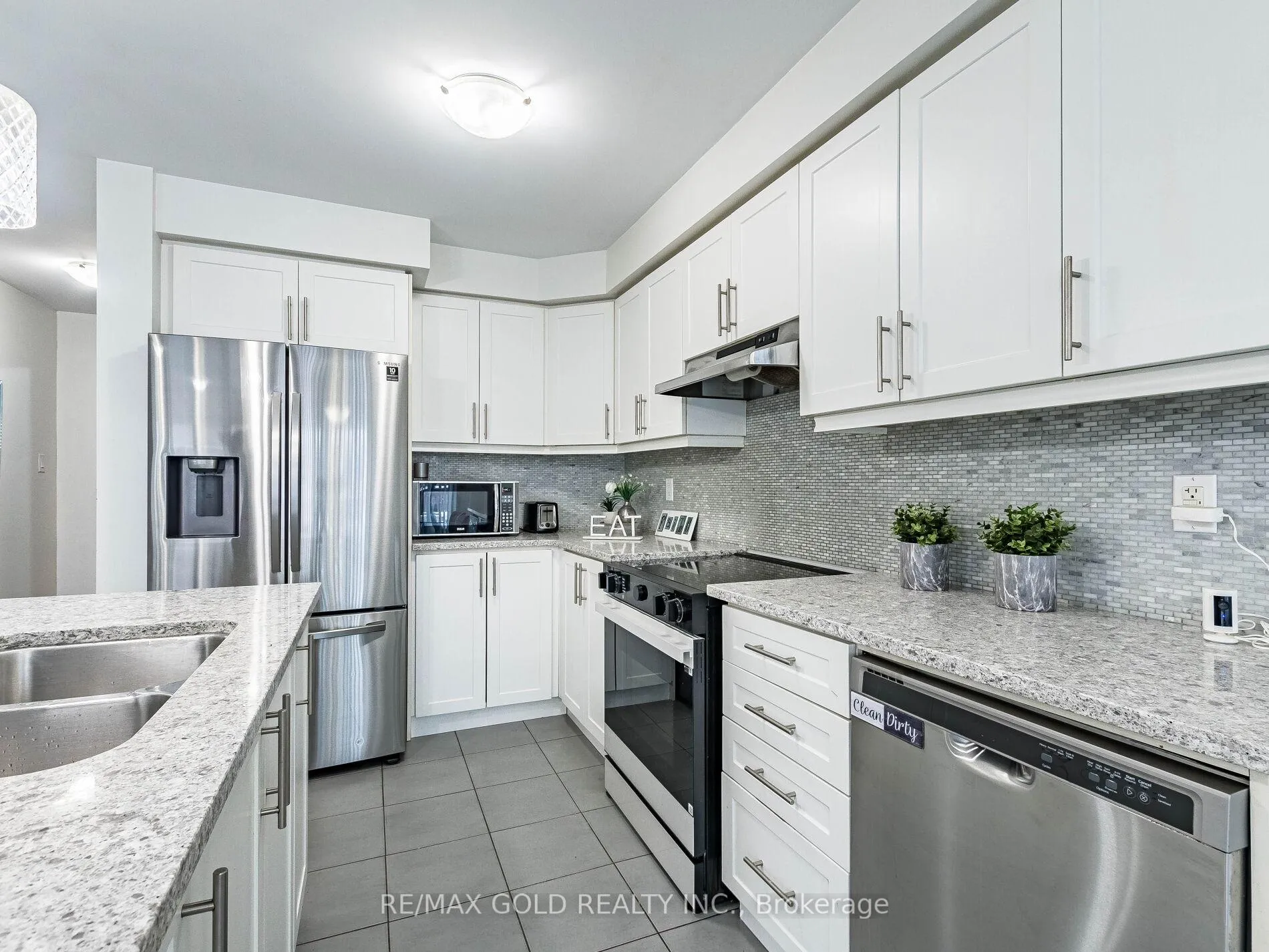 Photo 16 of 19 Lothbury Drive, Brampton, Northwest Brampton — HOMEH
