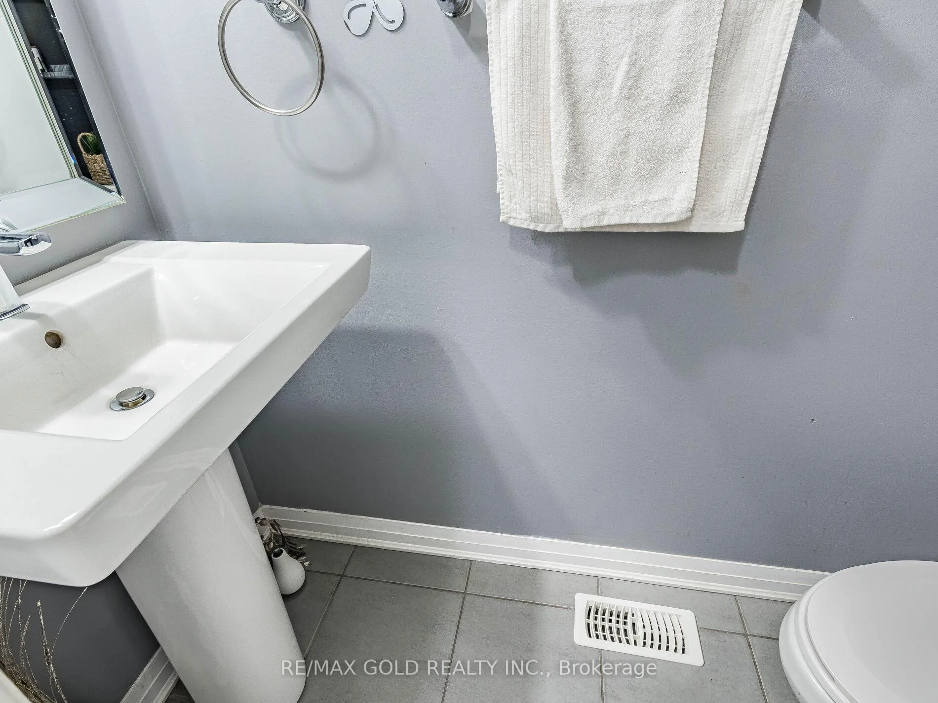 Photo 24 of 19 Lothbury Drive, Brampton, Northwest Brampton — HOMEH