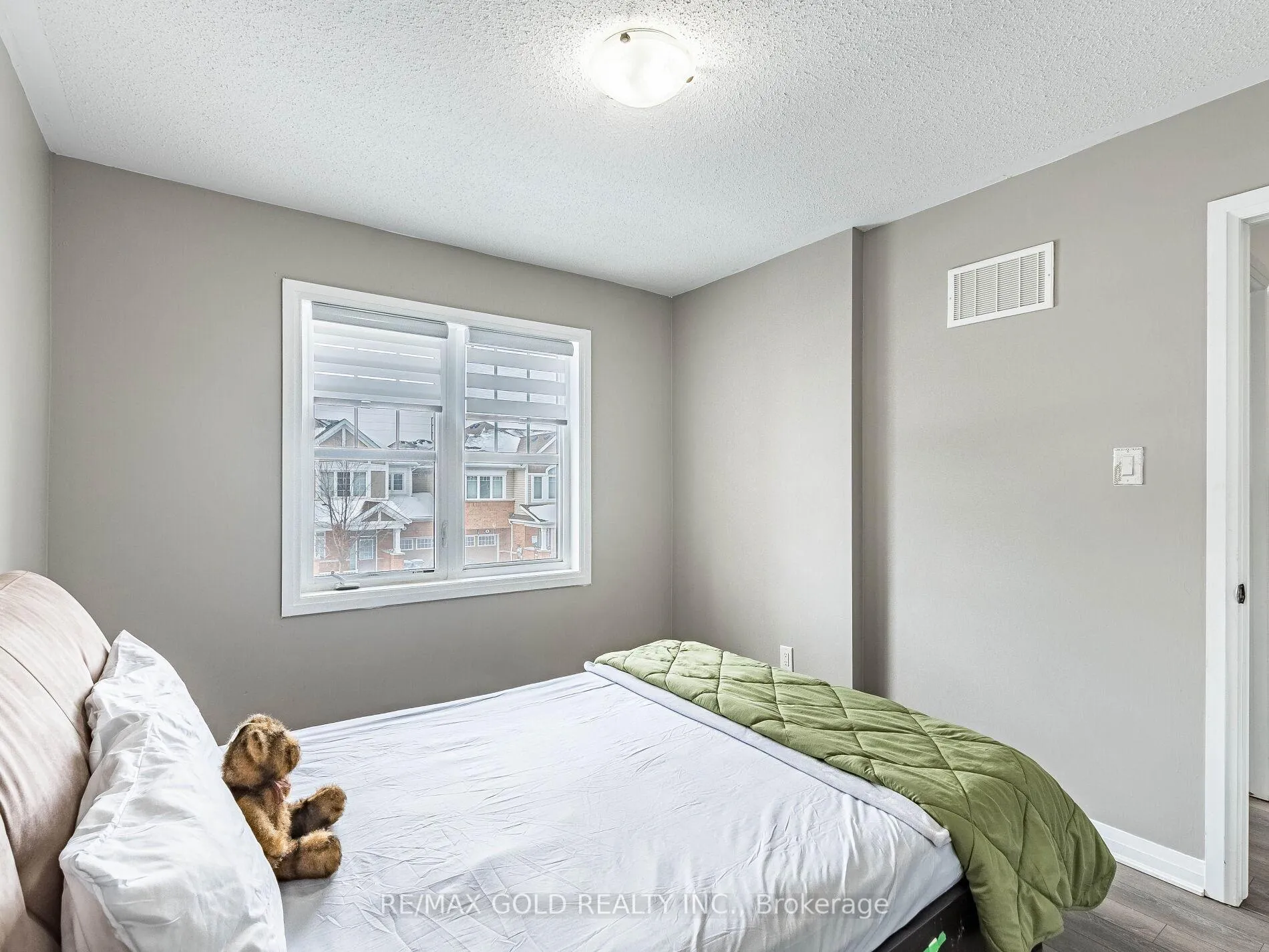 Photo 29 of 19 Lothbury Drive, Brampton, Northwest Brampton — HOMEH