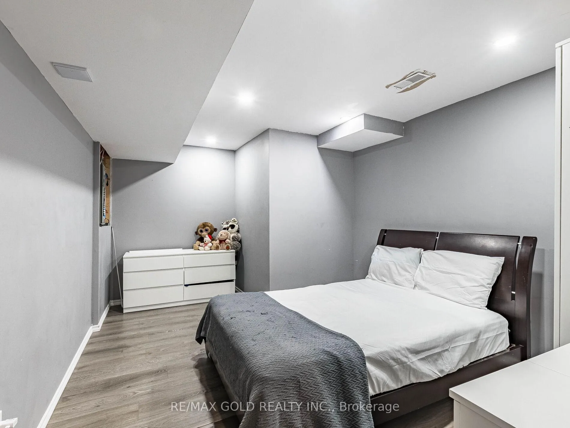 Photo 36 of 19 Lothbury Drive, Brampton, Northwest Brampton — HOMEH