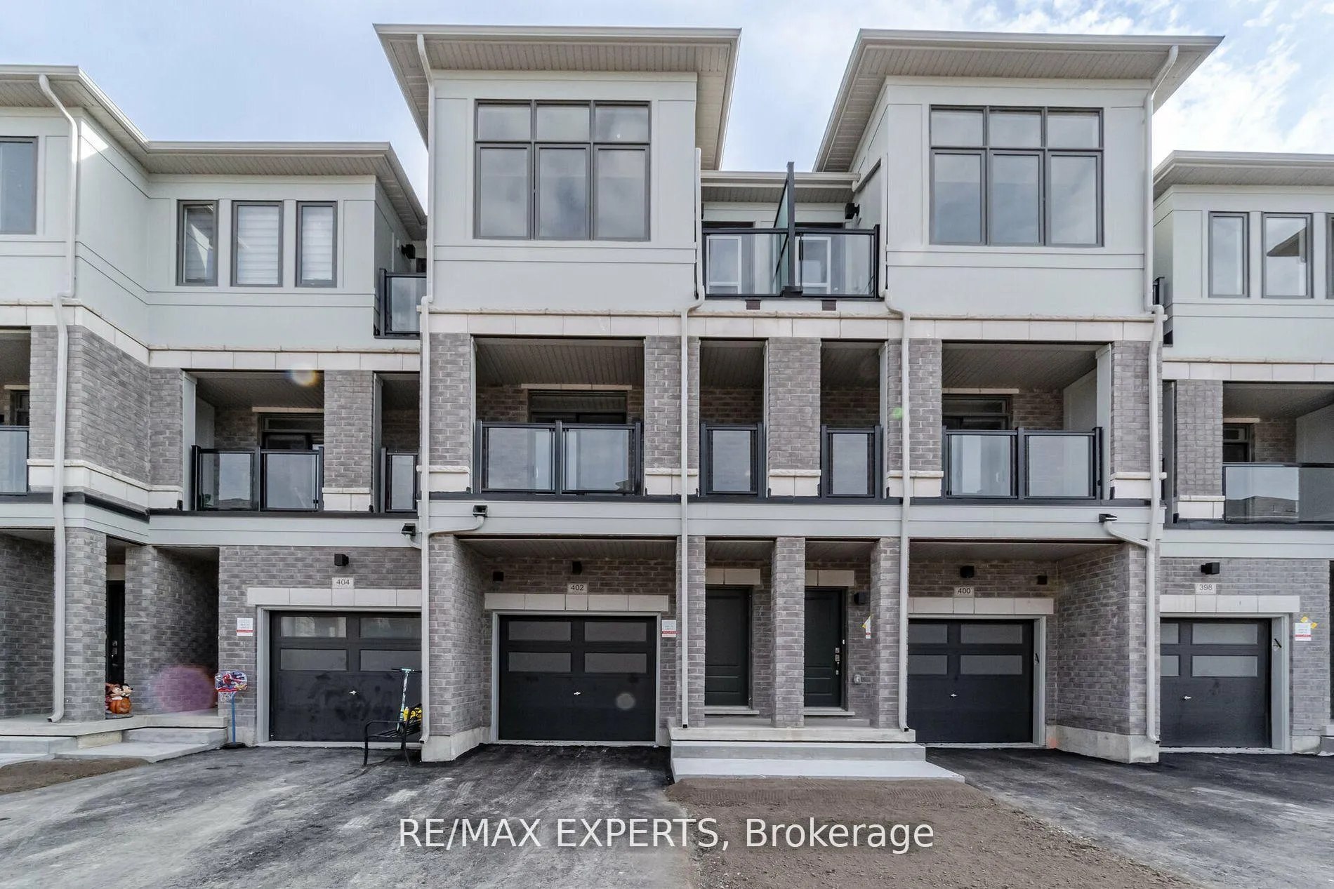 Photo 1 of 402 Okanagan Path, Oshawa, Donevan — HOMEH