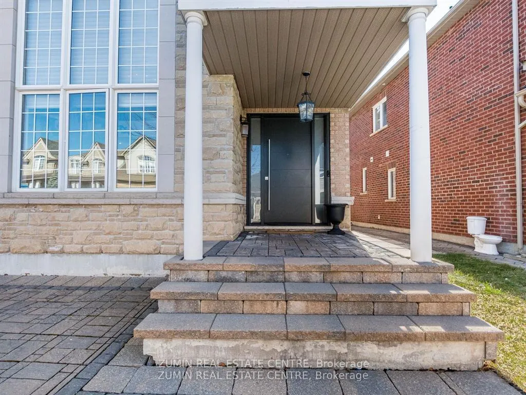 Photo 2 of 15 Garryoaks Drive, Brampton, Bram East — HOMEH