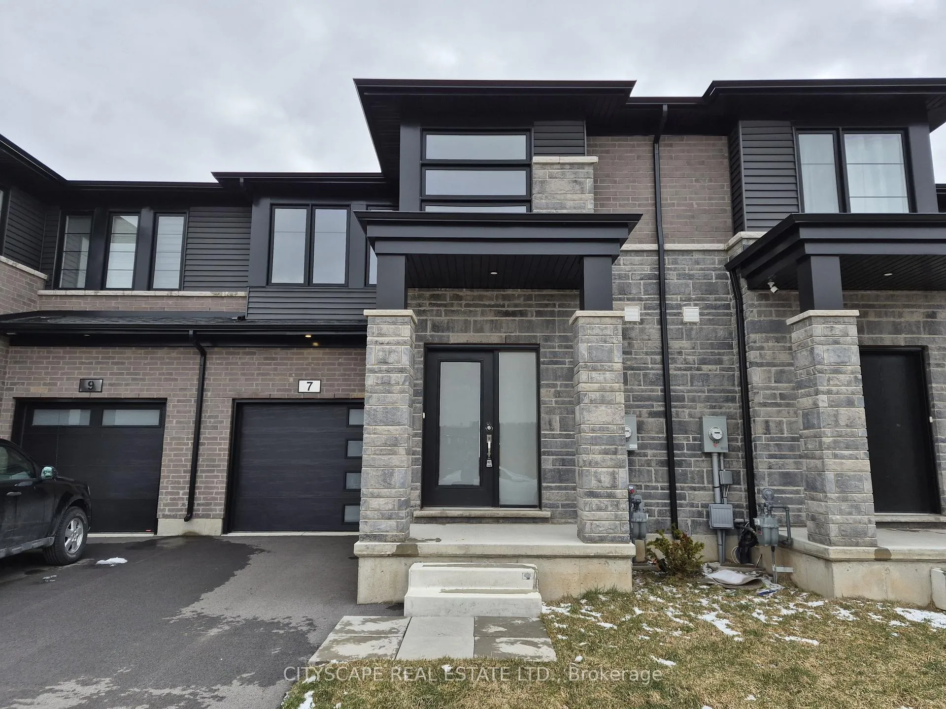 Photo 1 of 7 Saffron Way, Pelham, Fonthill — HOMEH