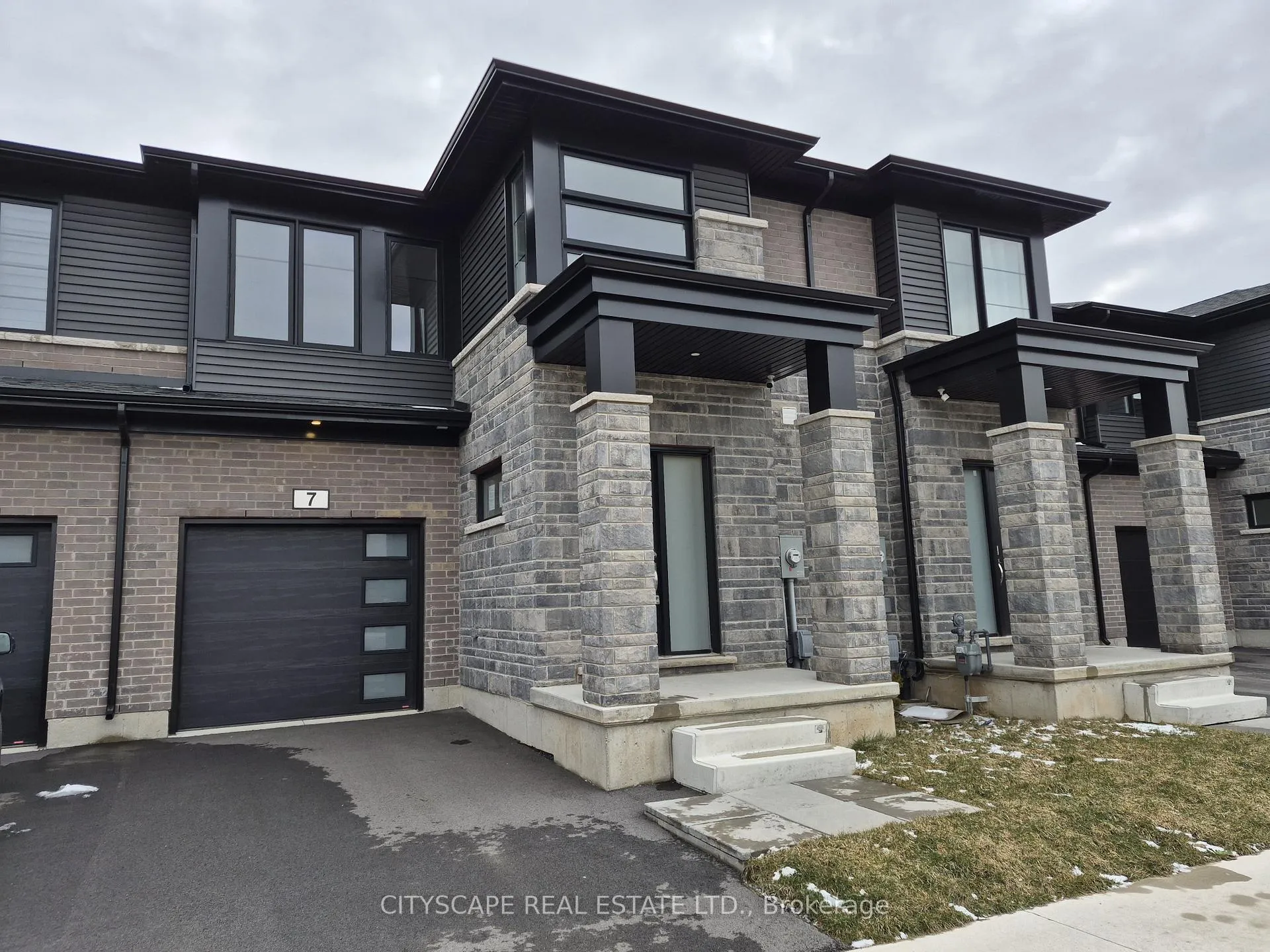 Photo 2 of 7 Saffron Way, Pelham, Fonthill — HOMEH