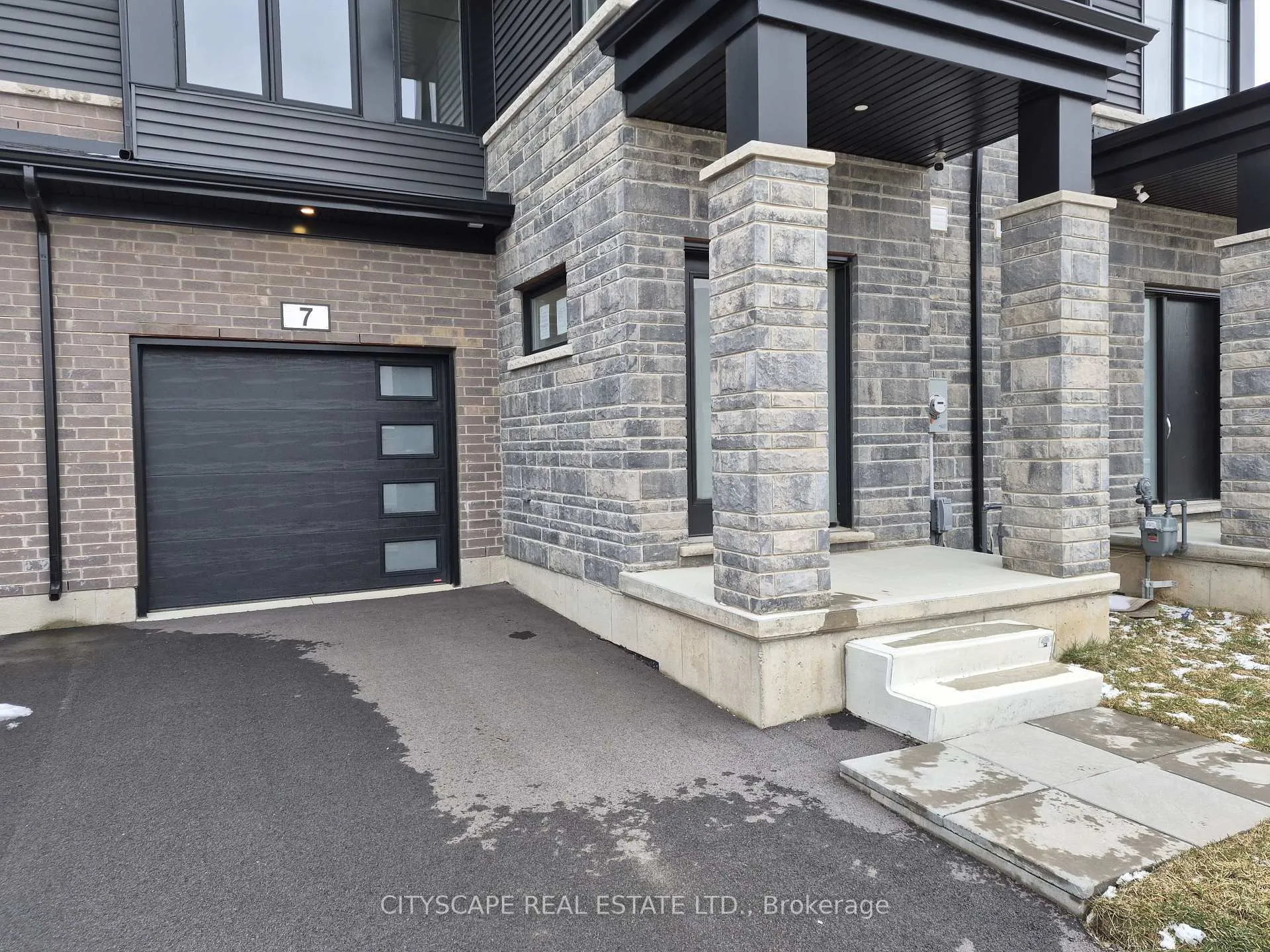 Photo 3 of 7 Saffron Way, Pelham, Fonthill — HOMEH
