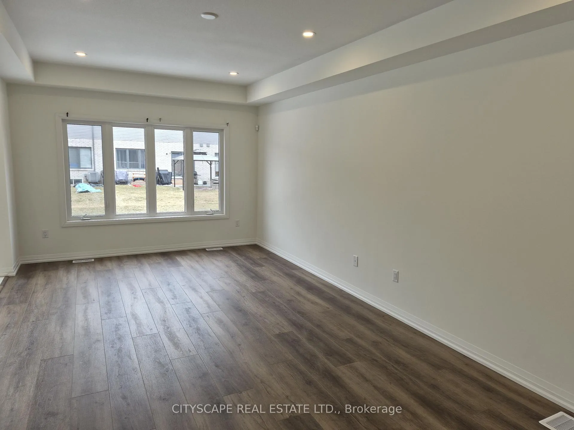 Photo 11 of 7 Saffron Way, Pelham, Fonthill — HOMEH