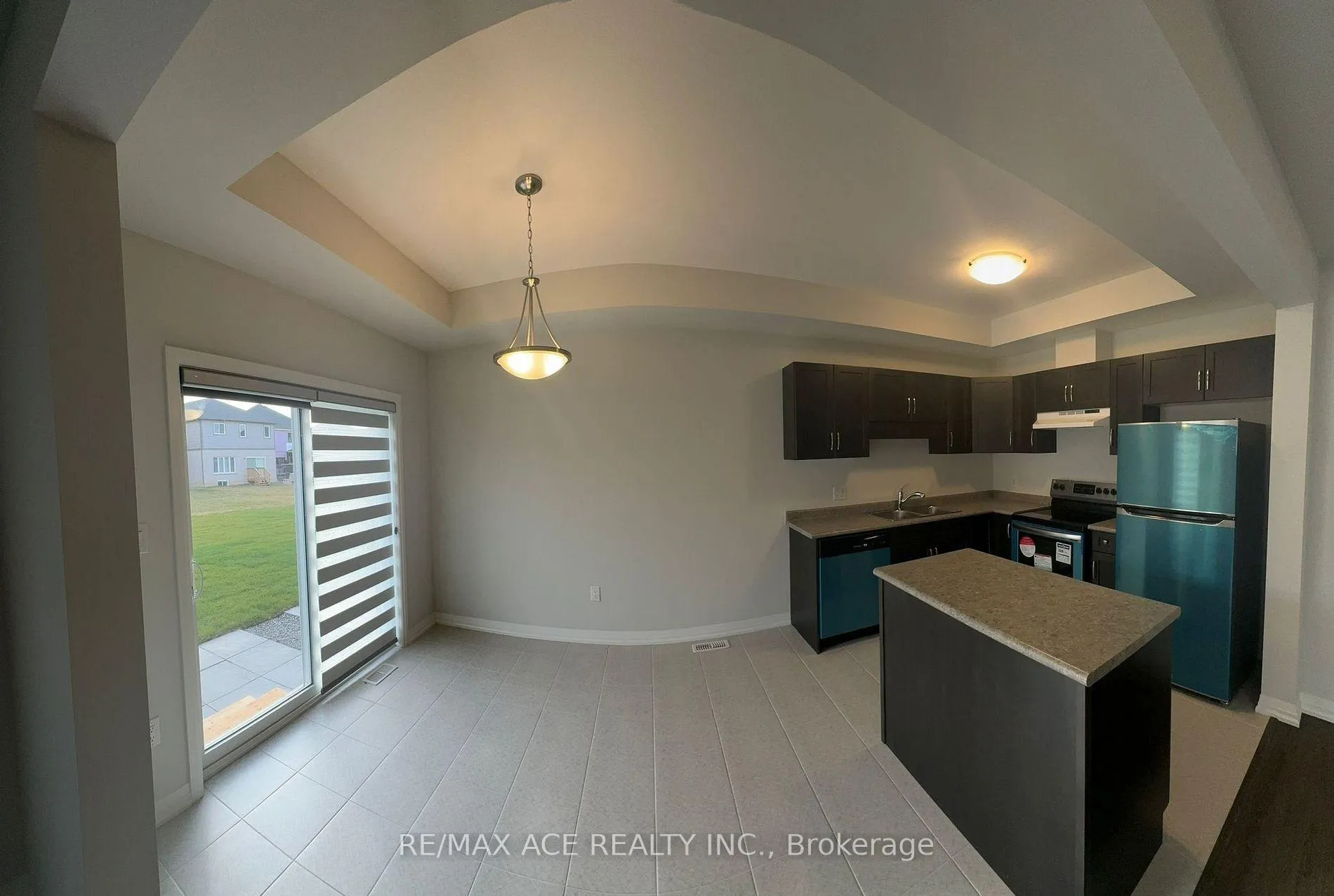 Photo 4 of 132 Alicia Crescent, Thorold, Hurricane/Merrittville — HOMEH