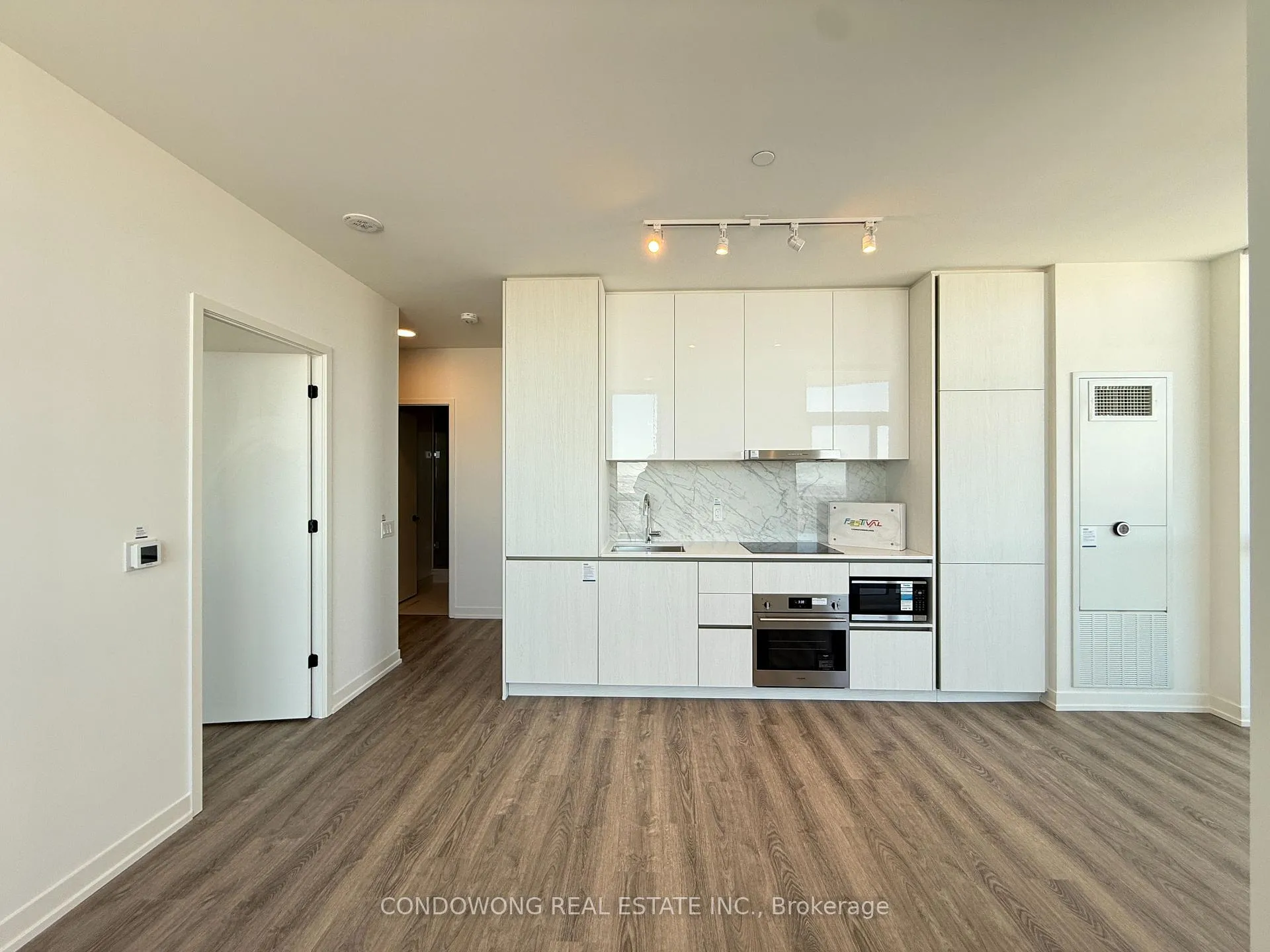 Photo 1 of Unit 6002, 8 Interchange Way, Vaughan, Vaughan Corporate Centre — HOMEH