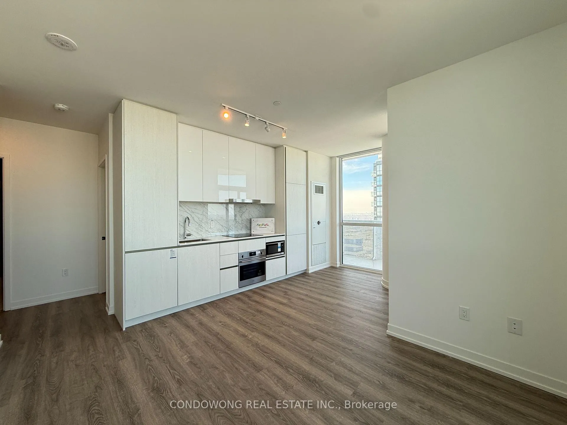 Photo 2 of Unit 6002, 8 Interchange Way, Vaughan, Vaughan Corporate Centre — HOMEH