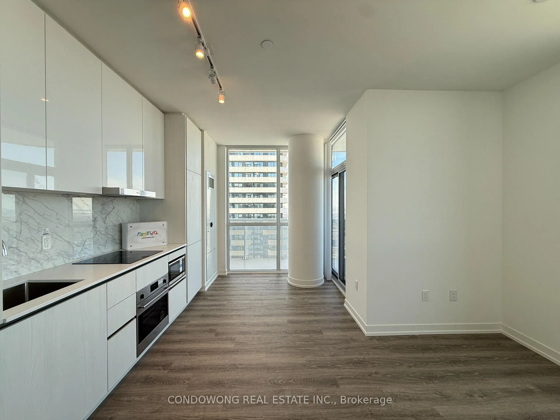 Photo 3 of Unit 6002, 8 Interchange Way, Vaughan, Vaughan Corporate Centre — HOMEH