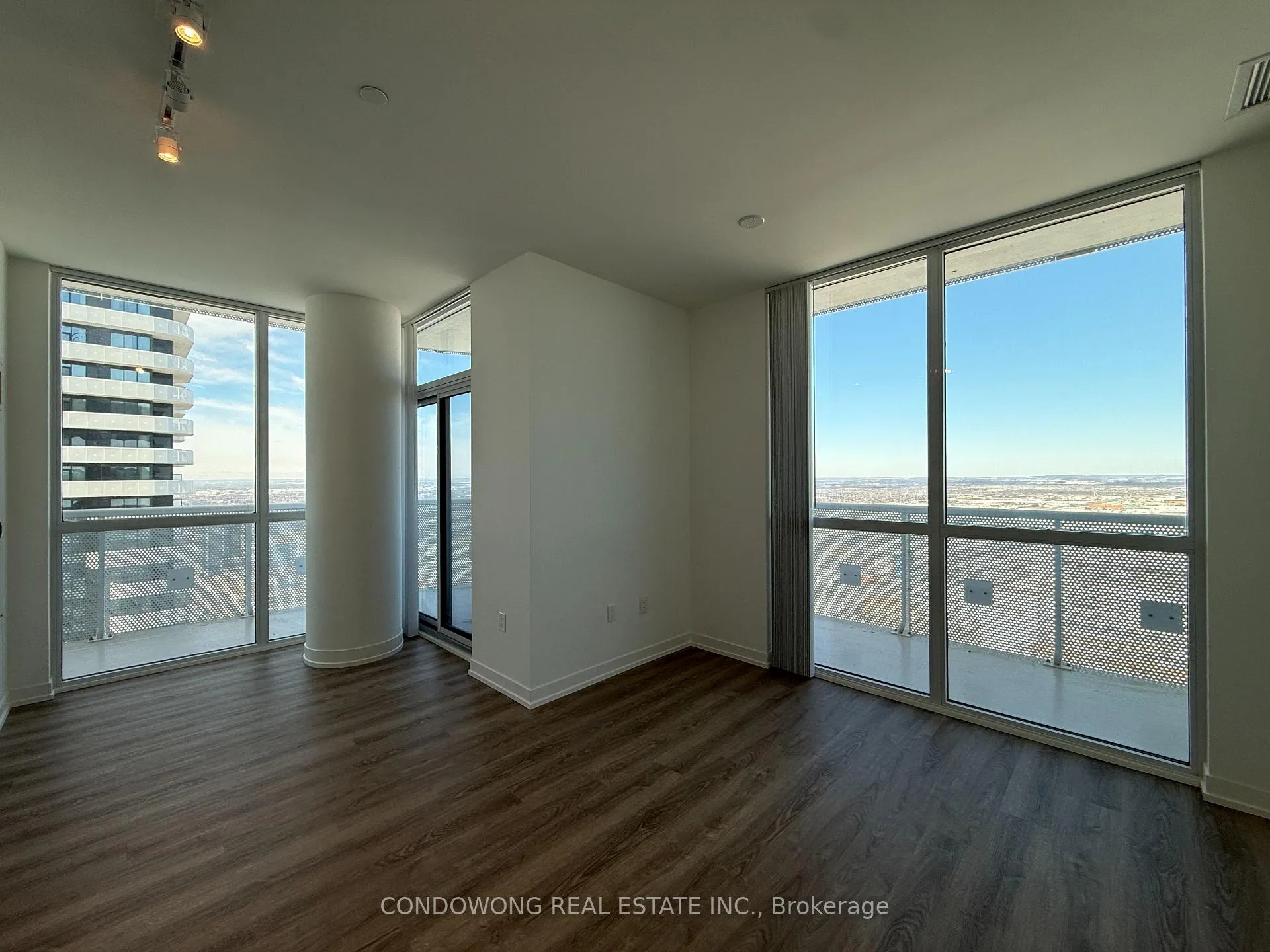 Photo 4 of Unit 6002, 8 Interchange Way, Vaughan, Vaughan Corporate Centre — HOMEH
