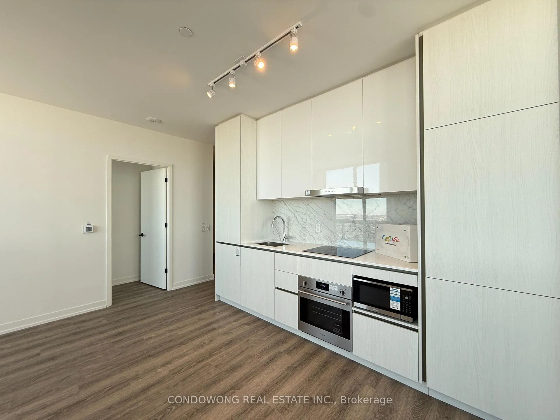 Photo 5 of Unit 6002, 8 Interchange Way, Vaughan, Vaughan Corporate Centre — HOMEH