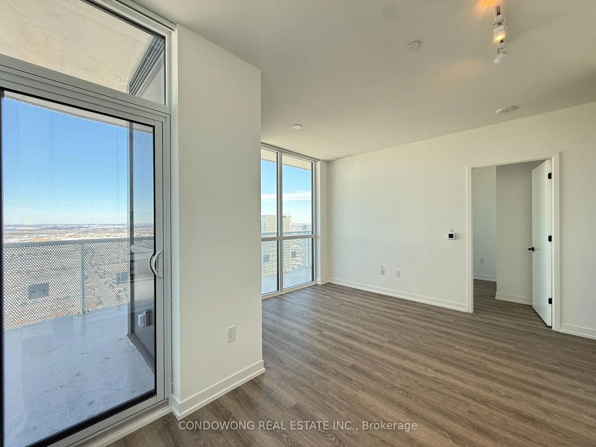 Photo 6 of Unit 6002, 8 Interchange Way, Vaughan, Vaughan Corporate Centre — HOMEH
