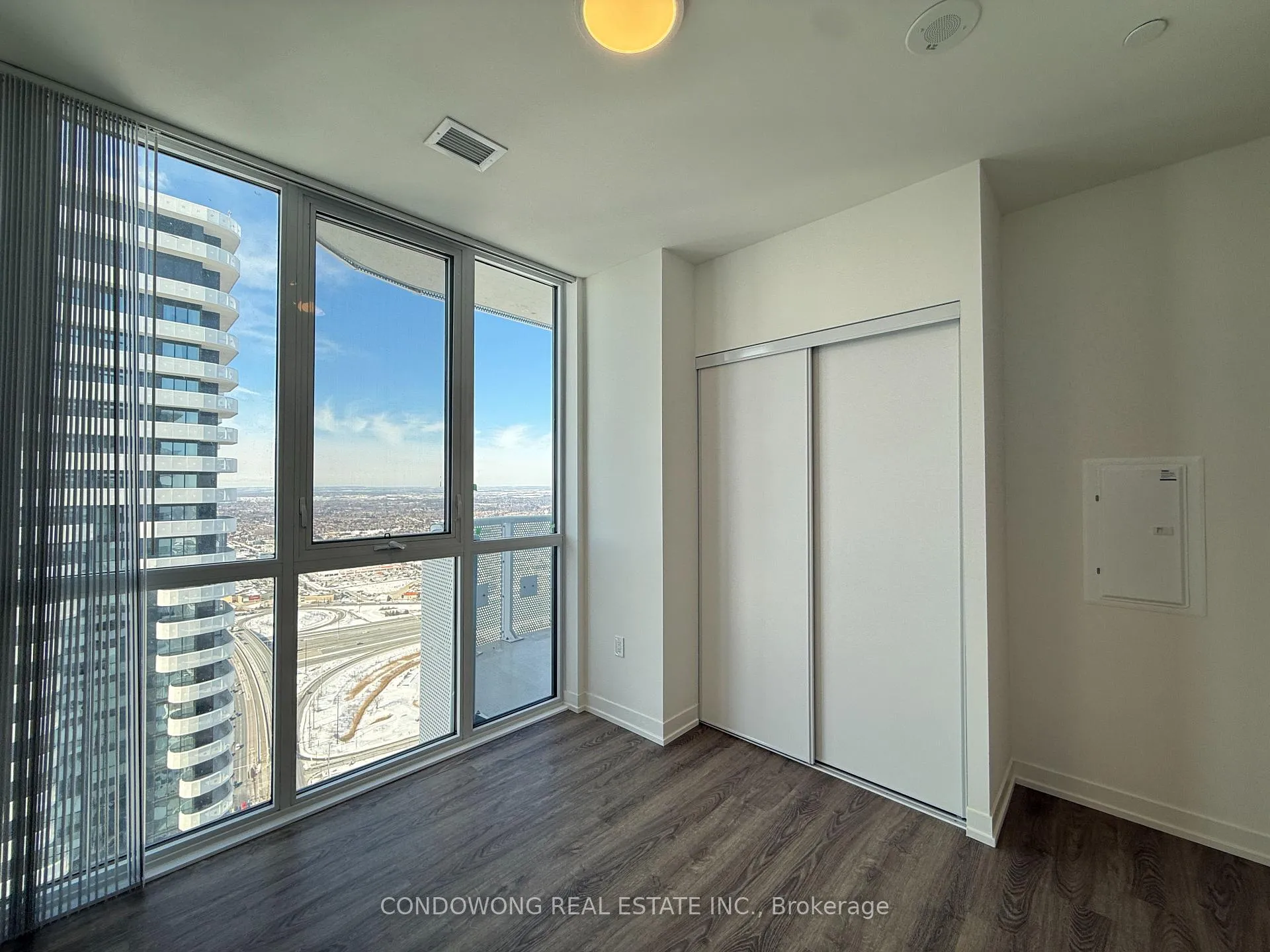 Photo 10 of Unit 6002, 8 Interchange Way, Vaughan, Vaughan Corporate Centre — HOMEH