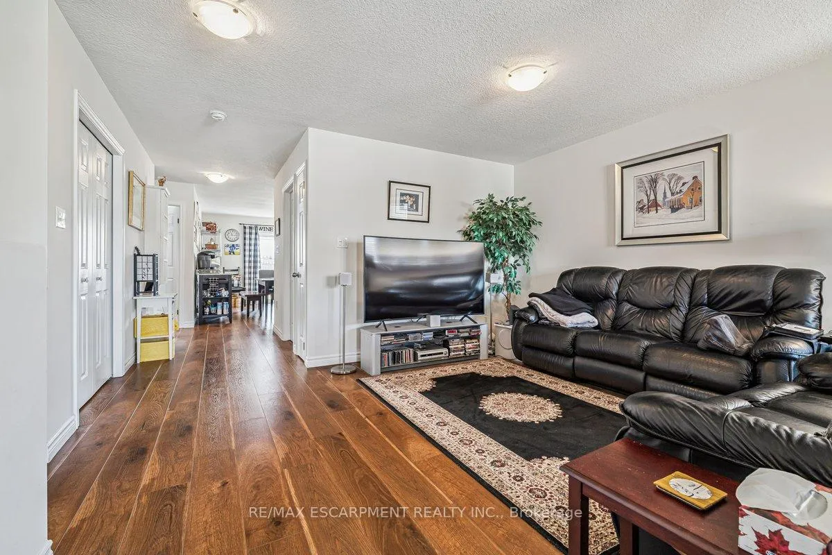 Photo 5 of 20 Hudson Drive, Haldimand — HOMEH