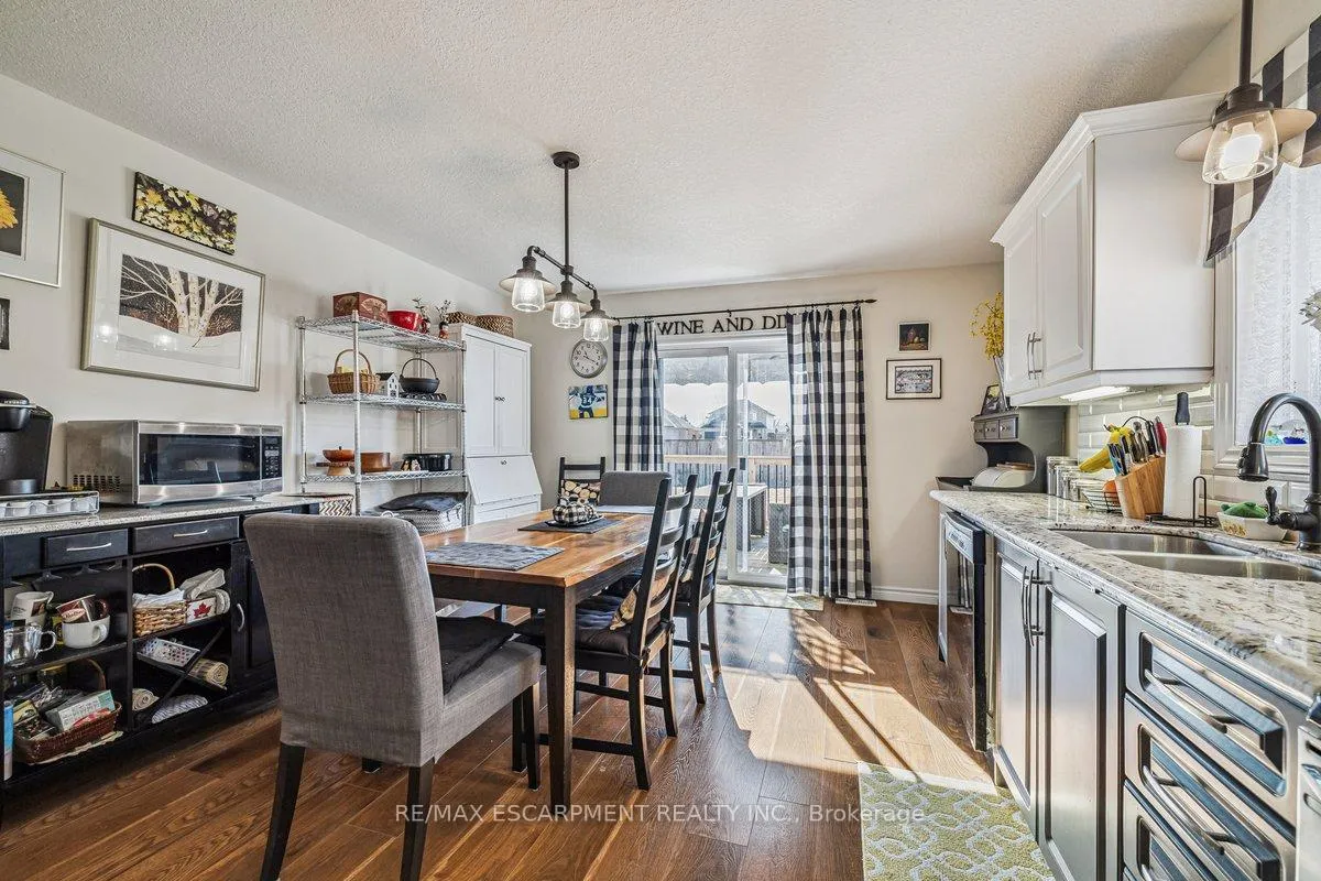 Photo 7 of 20 Hudson Drive, Haldimand — HOMEH
