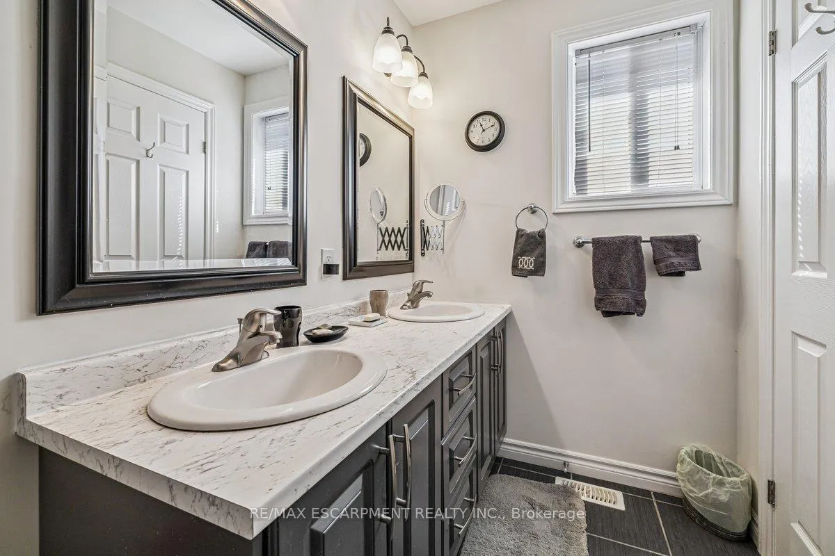 Photo 13 of 20 Hudson Drive, Haldimand — HOMEH