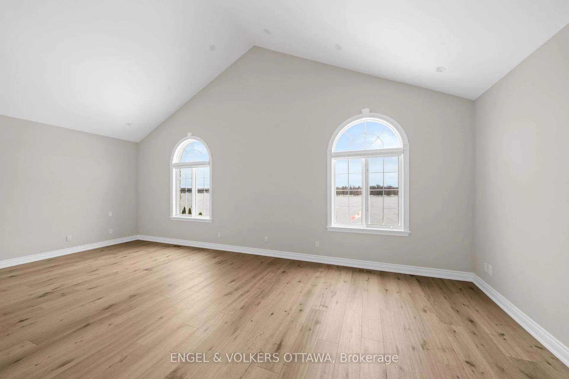 Photo 5 of 6373 Radisson Way, Ottawa, Hiawatha Park/Convent Glen — HOMEH