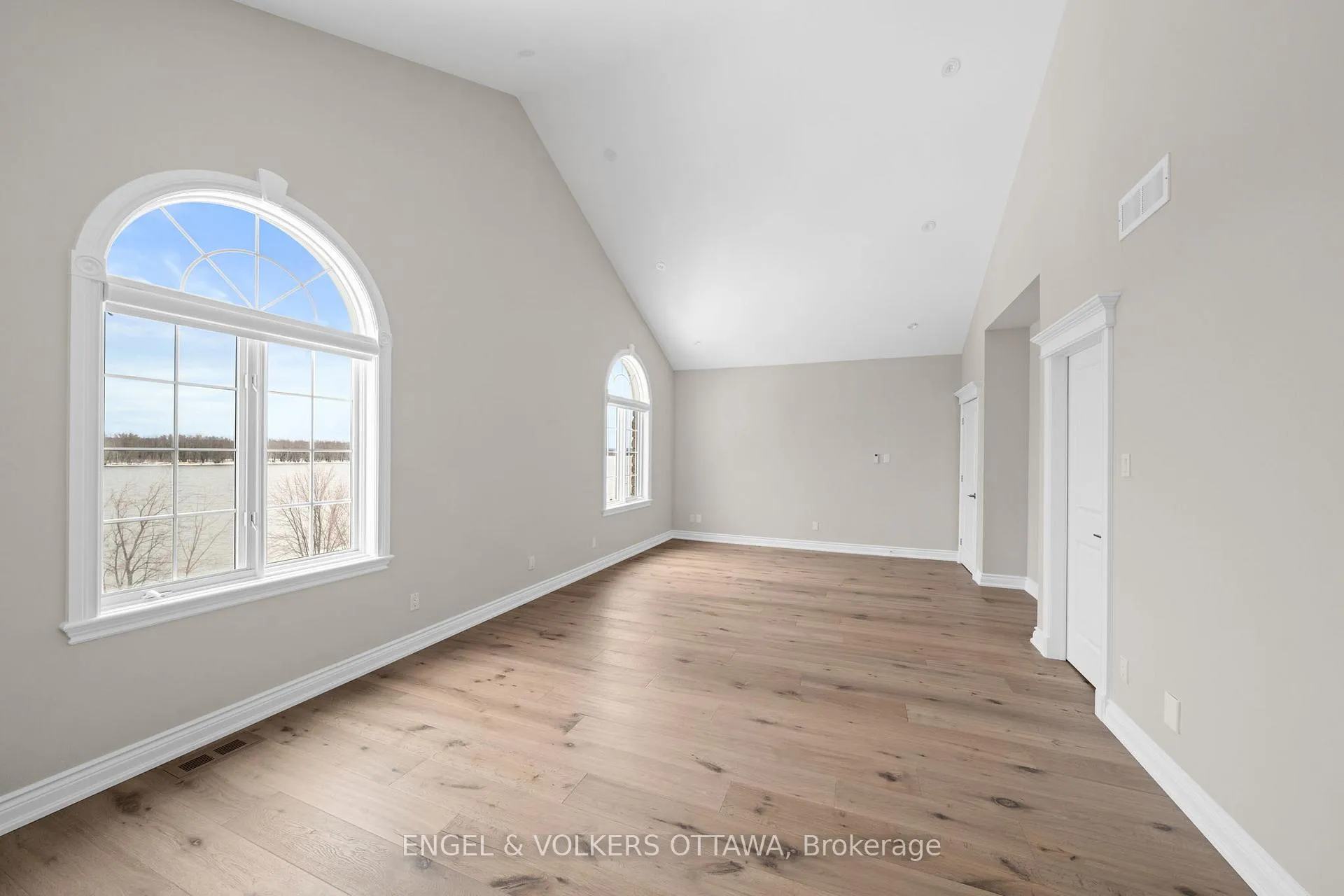 Photo 6 of 6373 Radisson Way, Ottawa, Hiawatha Park/Convent Glen — HOMEH