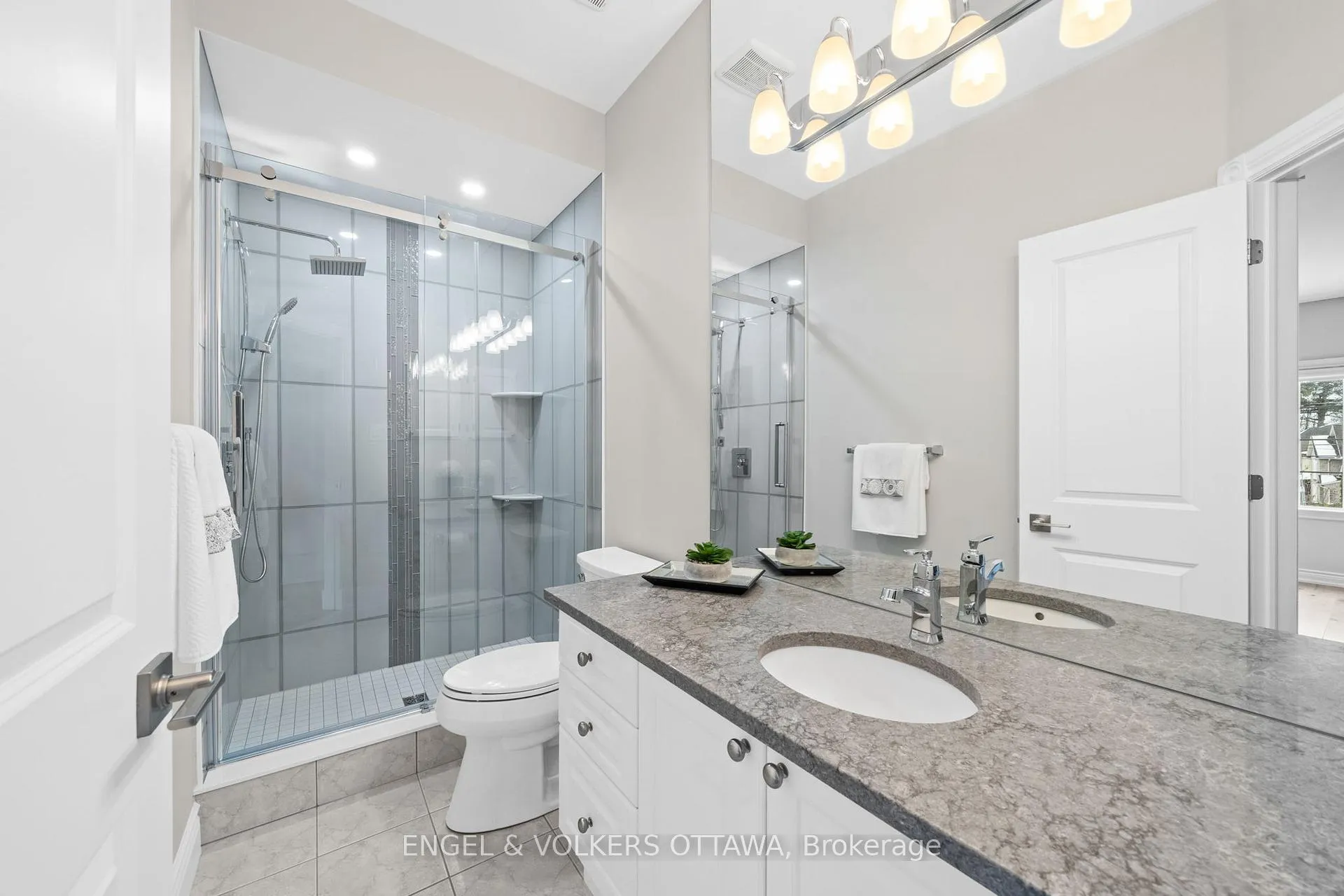 Photo 9 of 6373 Radisson Way, Ottawa, Hiawatha Park/Convent Glen — HOMEH