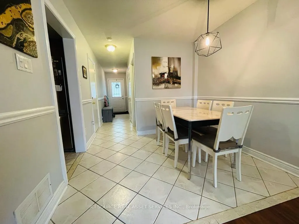 Photo 3 of Unit 11, 2880 Headon Forest Drive, Burlington, Headon — HOMEH