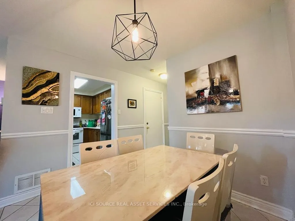 Photo 4 of Unit 11, 2880 Headon Forest Drive, Burlington, Headon — HOMEH