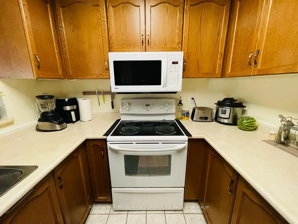 Photo 10 of Unit 11, 2880 Headon Forest Drive, Burlington, Headon — HOMEH