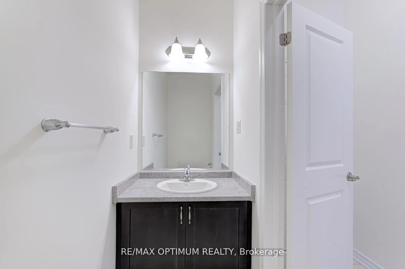 Photo 15 of Unit 2, 305 Garner Road W, Hamilton, Ancaster — HOMEH