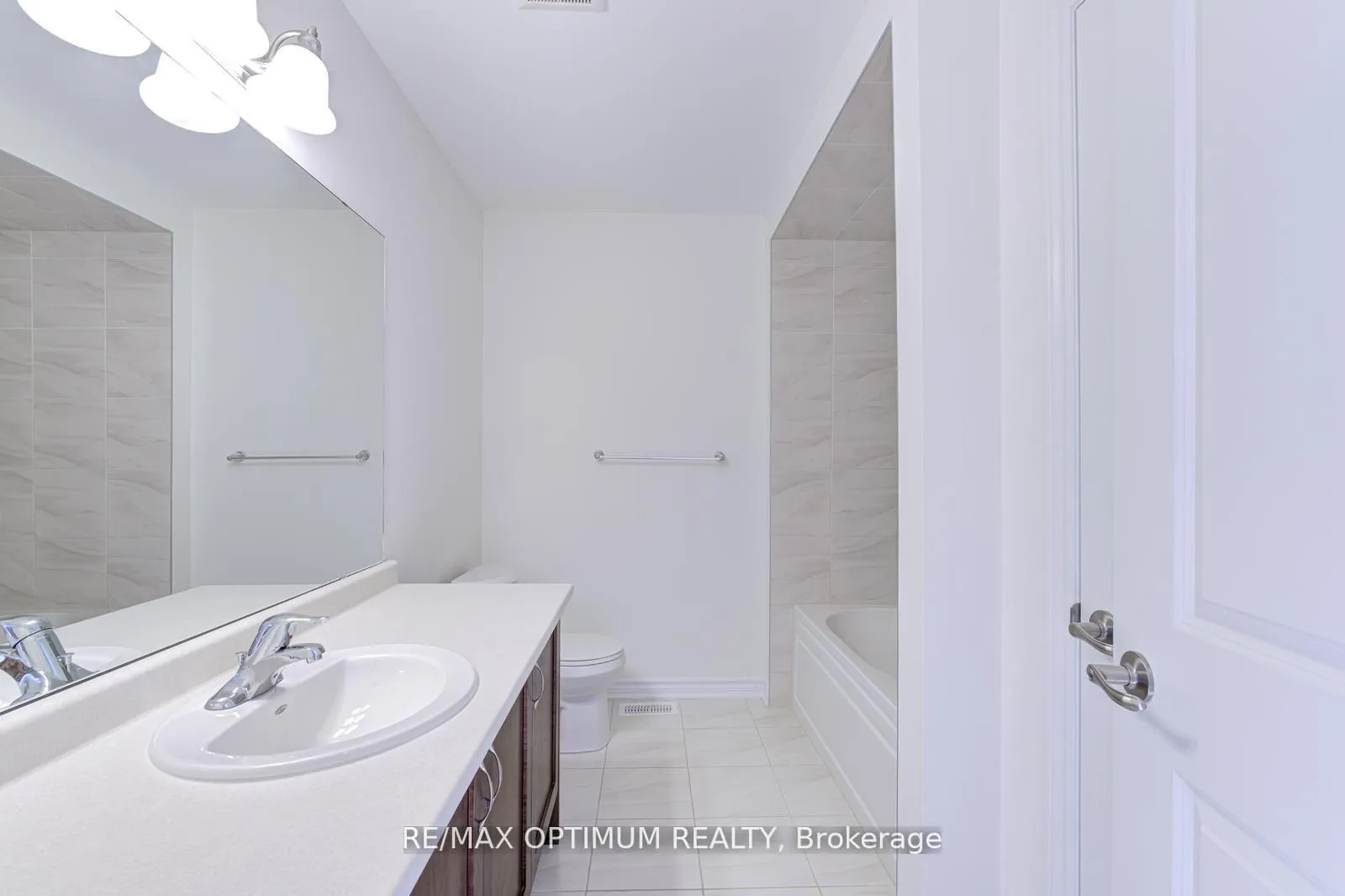 Photo 31 of Unit 2, 305 Garner Road W, Hamilton, Ancaster — HOMEH