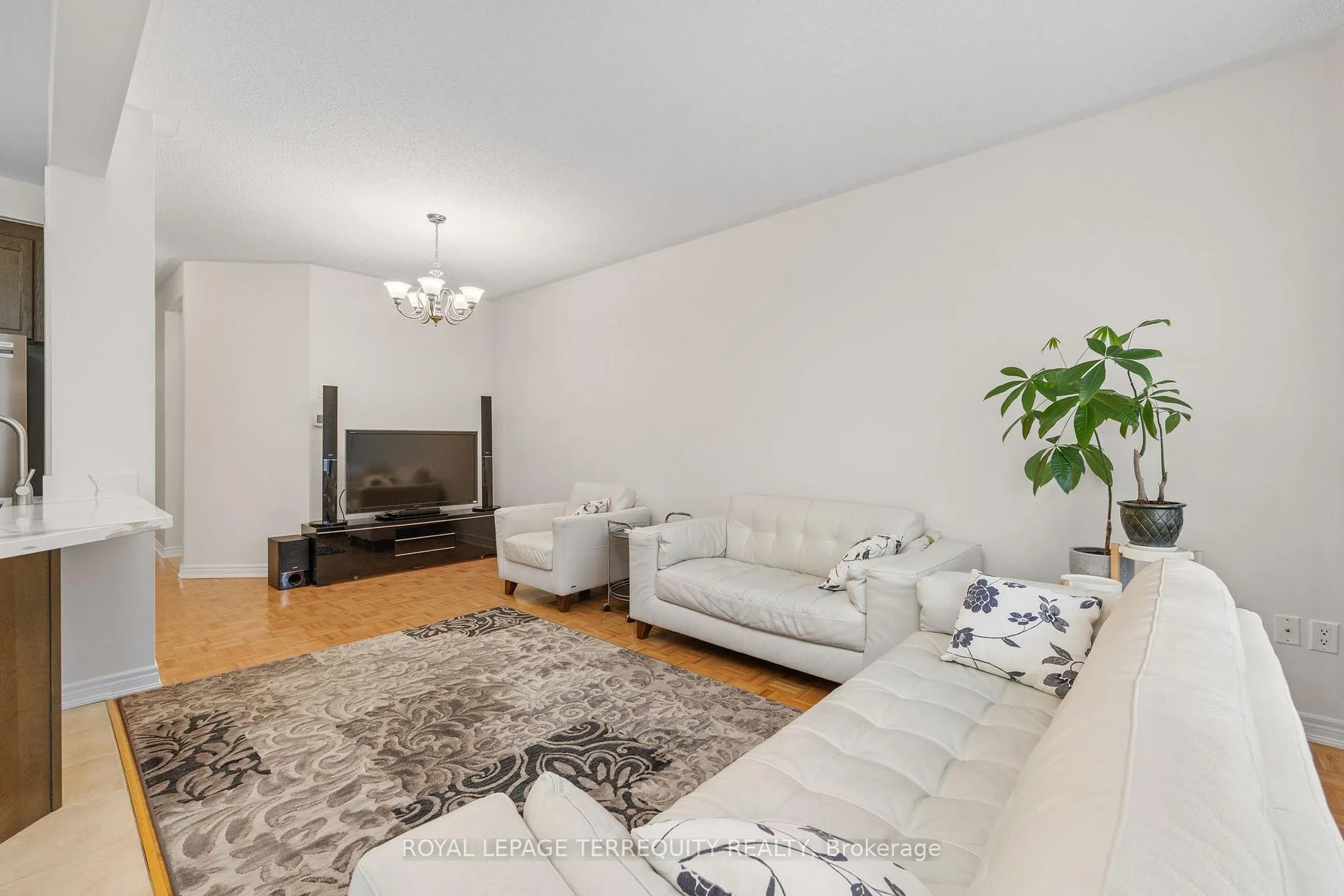 Photo 12 of 70 Degas Drive, Vaughan, Patterson — HOMEH