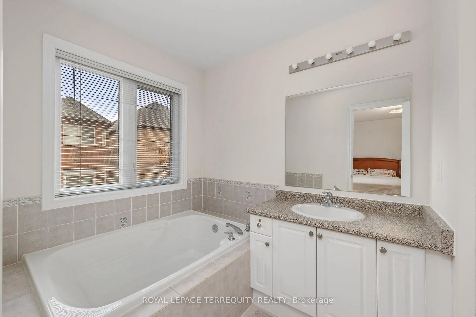 Photo 23 of 70 Degas Drive, Vaughan, Patterson — HOMEH