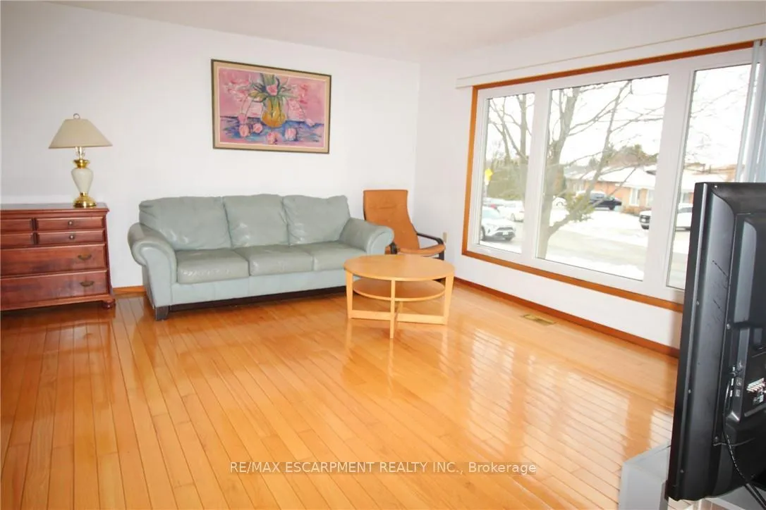 Photo 2 of 234 Greencedar Drive, Hamilton, Gurnett — HOMEH