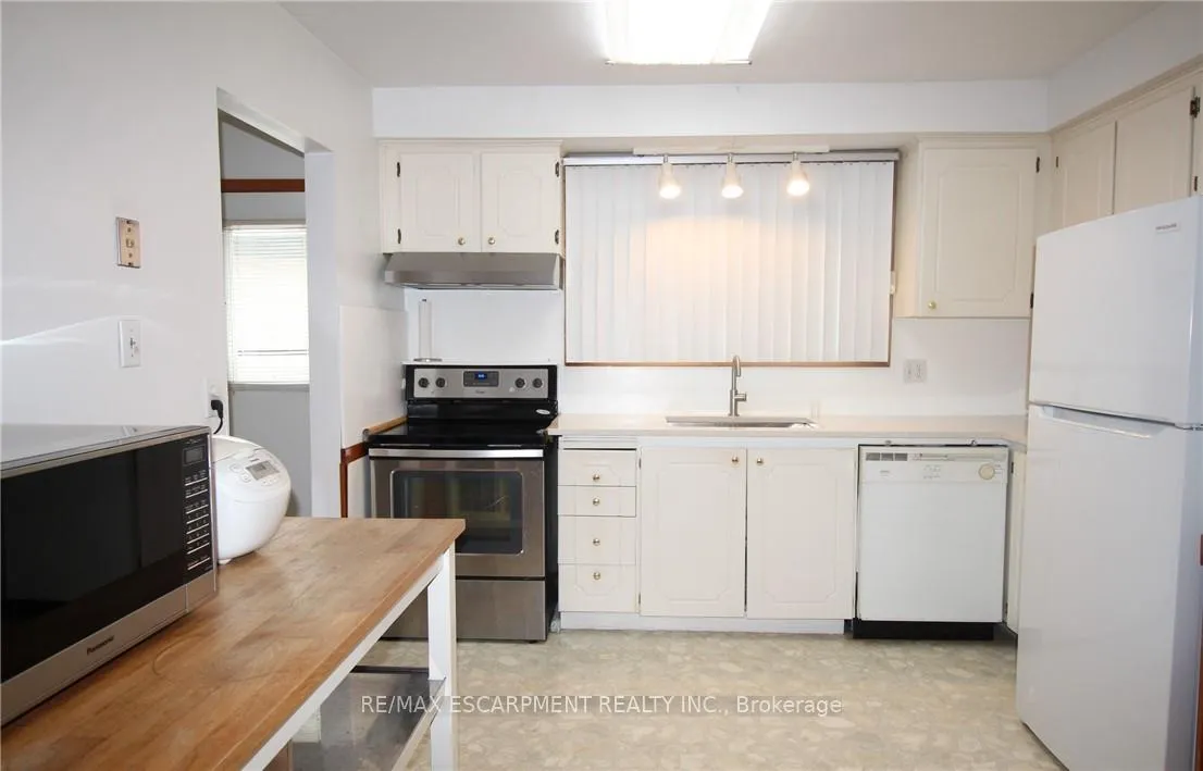Photo 3 of 234 Greencedar Drive, Hamilton, Gurnett — HOMEH