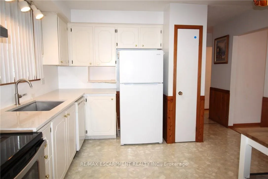 Photo 8 of 234 Greencedar Drive, Hamilton, Gurnett — HOMEH