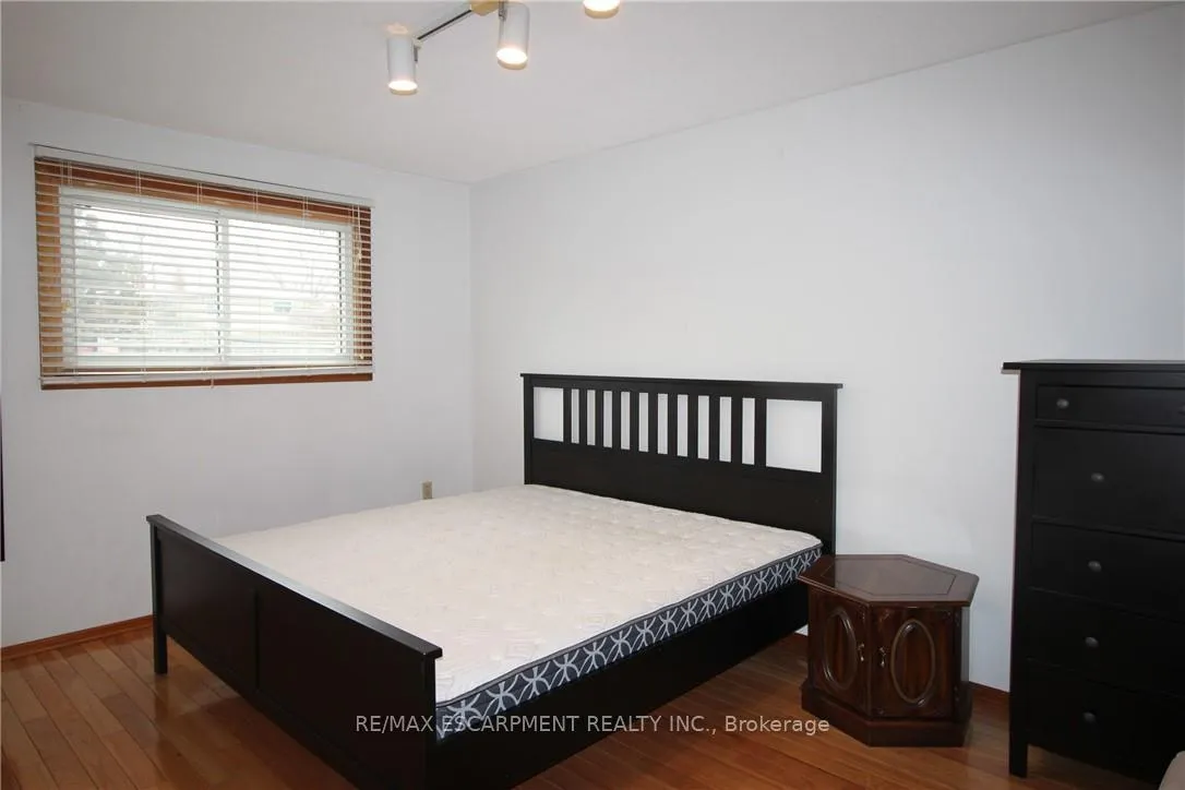 Photo 11 of 234 Greencedar Drive, Hamilton, Gurnett — HOMEH