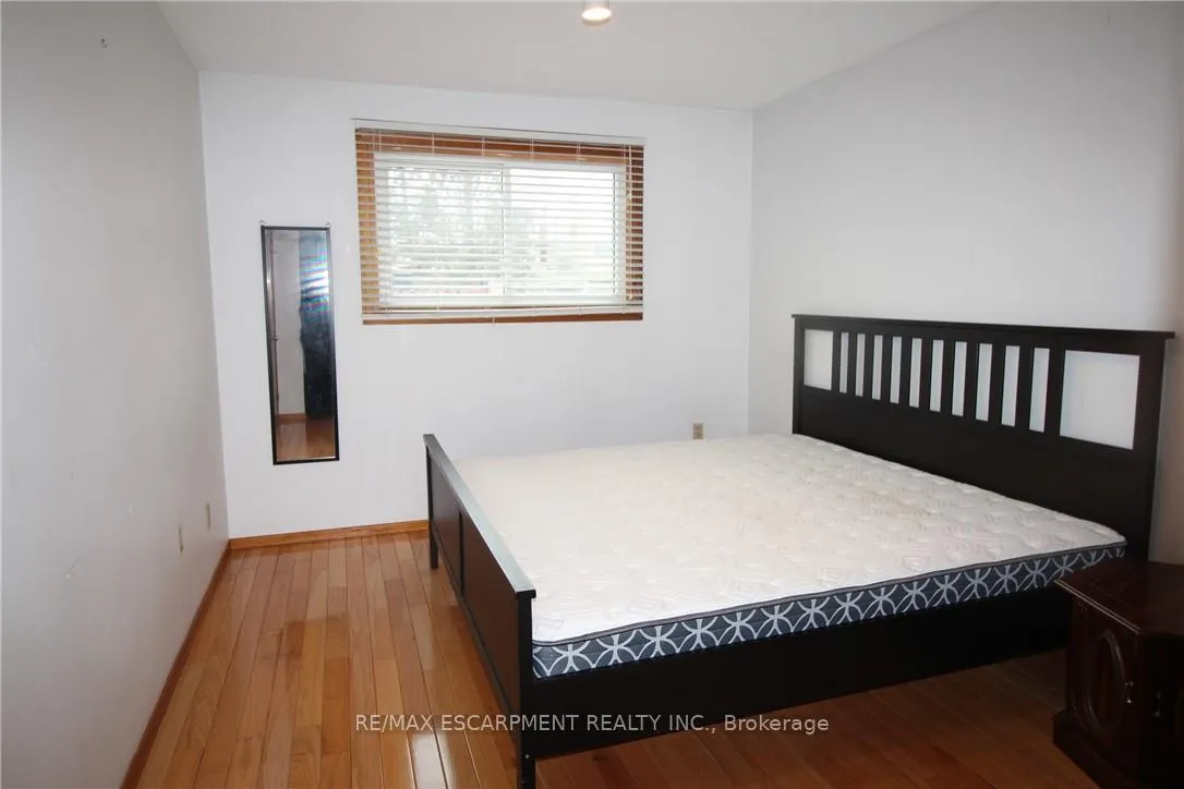 Photo 12 of 234 Greencedar Drive, Hamilton, Gurnett — HOMEH
