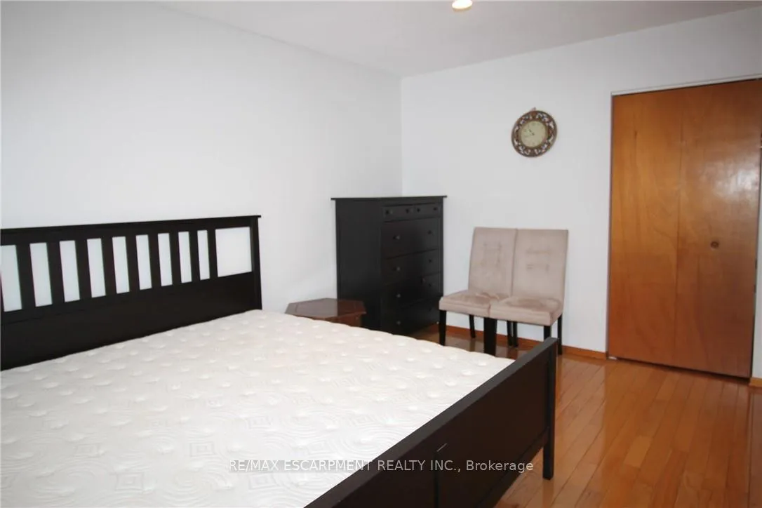 Photo 13 of 234 Greencedar Drive, Hamilton, Gurnett — HOMEH