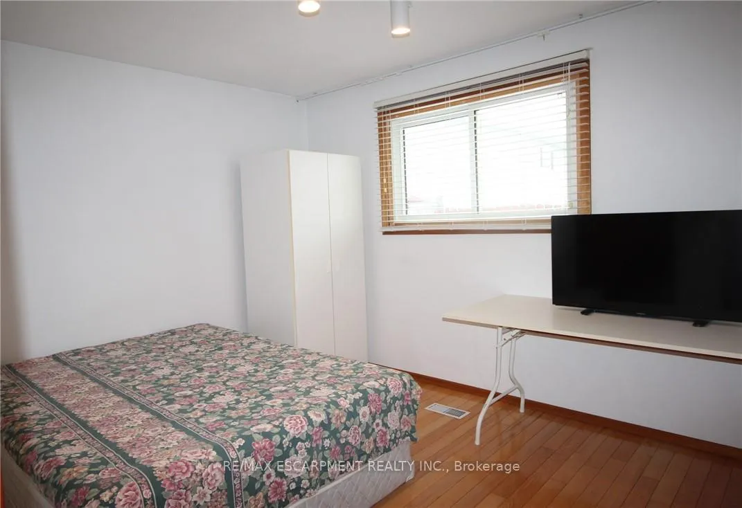 Photo 14 of 234 Greencedar Drive, Hamilton, Gurnett — HOMEH