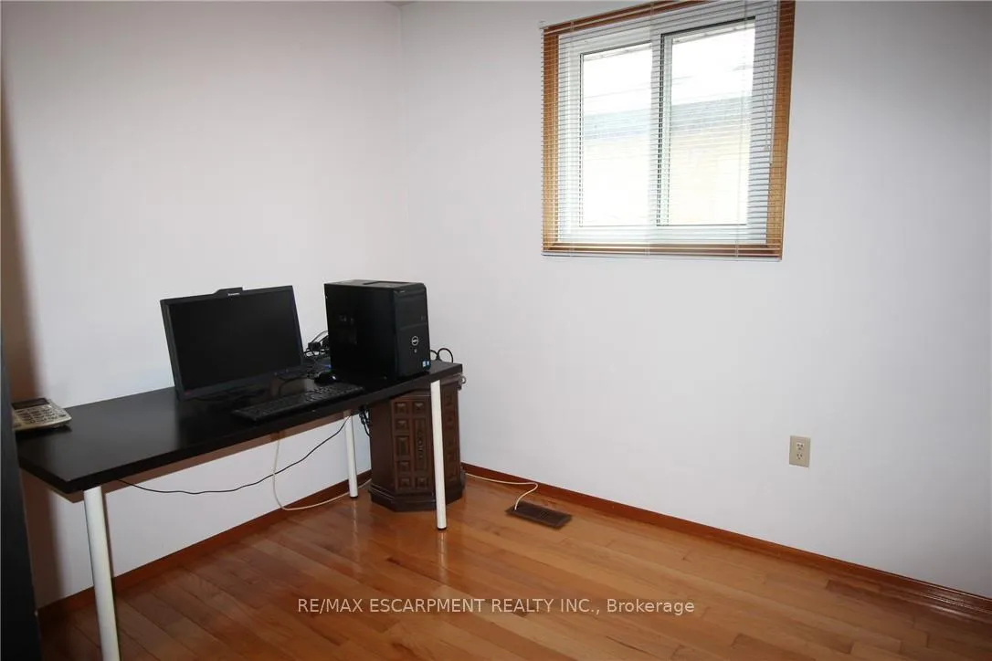 Photo 16 of 234 Greencedar Drive, Hamilton, Gurnett — HOMEH