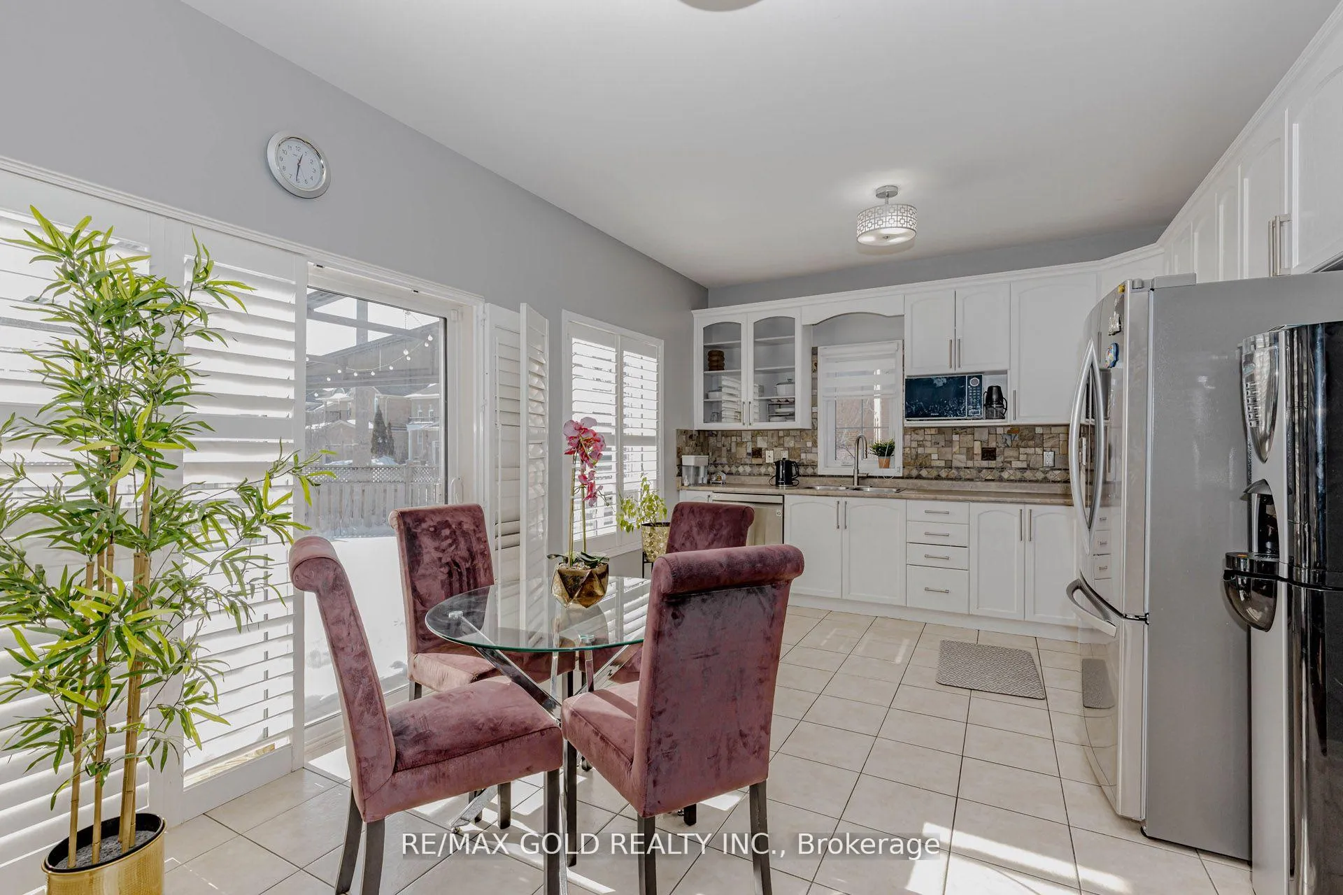 Photo 10 of 2 Oranmore Crescent, Brampton, Credit Valley — HOMEH