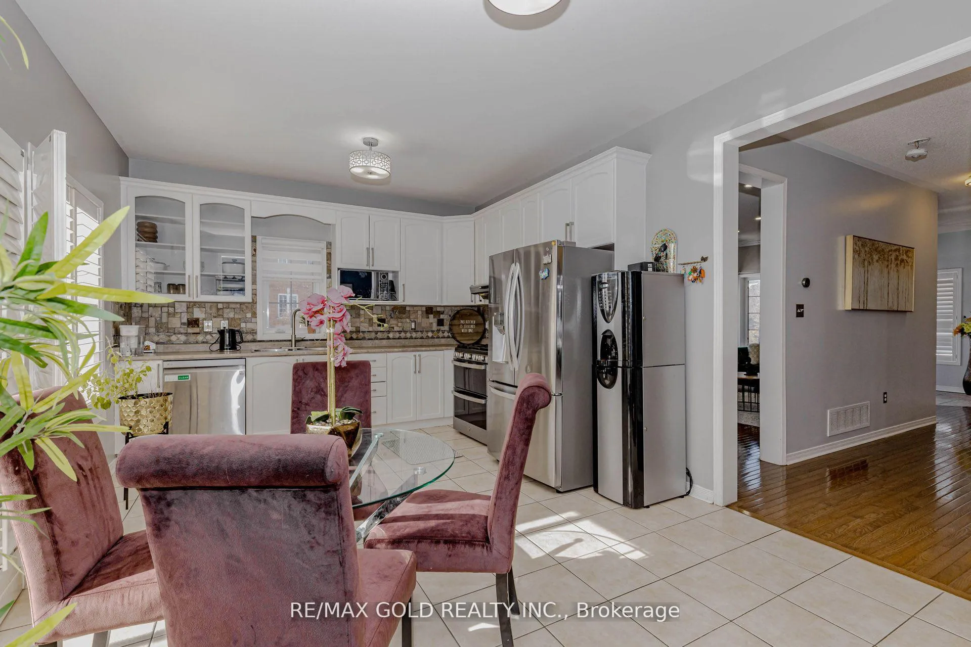 Photo 11 of 2 Oranmore Crescent, Brampton, Credit Valley — HOMEH